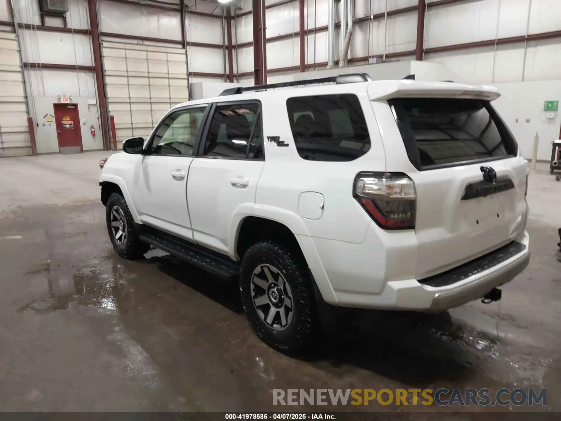 3 fotografías del automóvil dañado JTEPU5JR3P6152953 TOYOTA 4RUNNER 2023