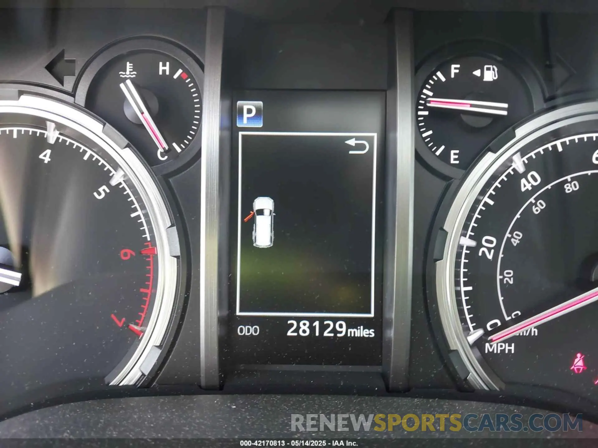 16 fotografías del automóvil dañado JTERU5JR0P6096303 TOYOTA 4RUNNER 2023