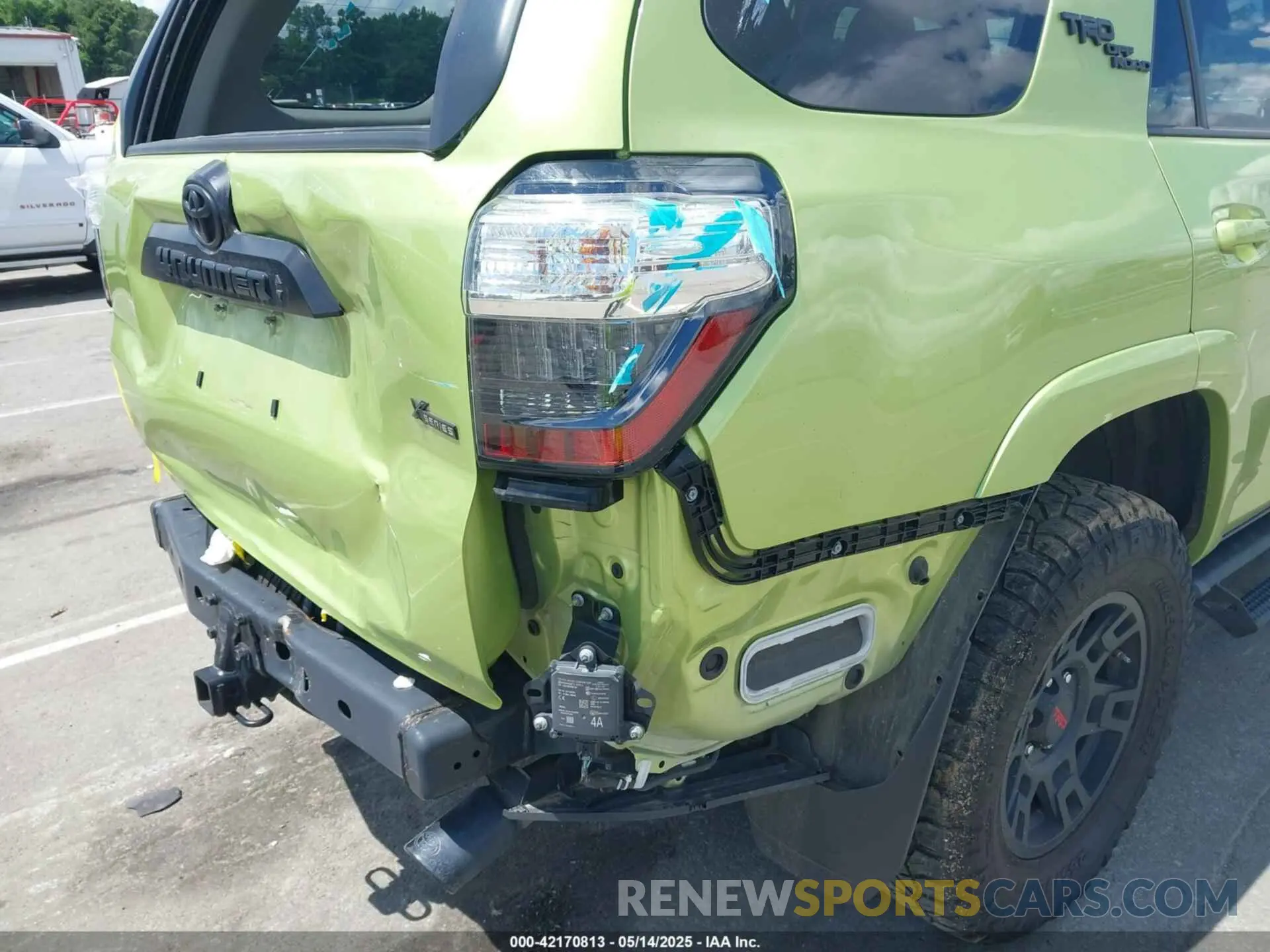 18 fotografías del automóvil dañado JTERU5JR0P6096303 TOYOTA 4RUNNER 2023