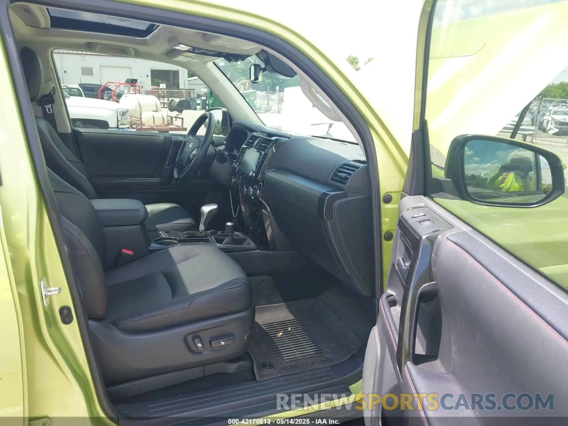 5 fotografías del automóvil dañado JTERU5JR0P6096303 TOYOTA 4RUNNER 2023
