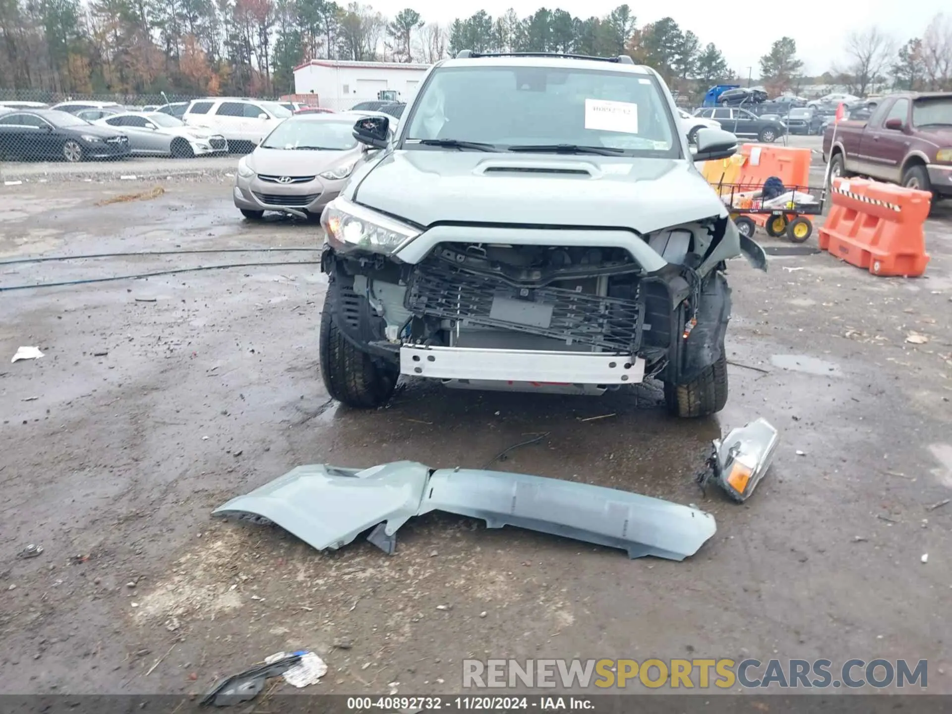 13 fotografías del automóvil dañado JTERU5JR0P6209571 TOYOTA 4RUNNER 2023