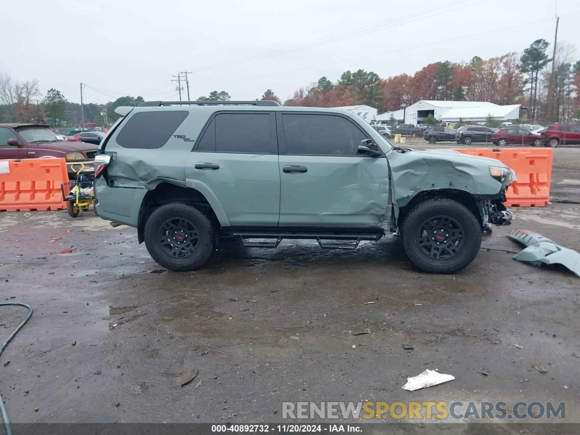 14 fotografías del automóvil dañado JTERU5JR0P6209571 TOYOTA 4RUNNER 2023
