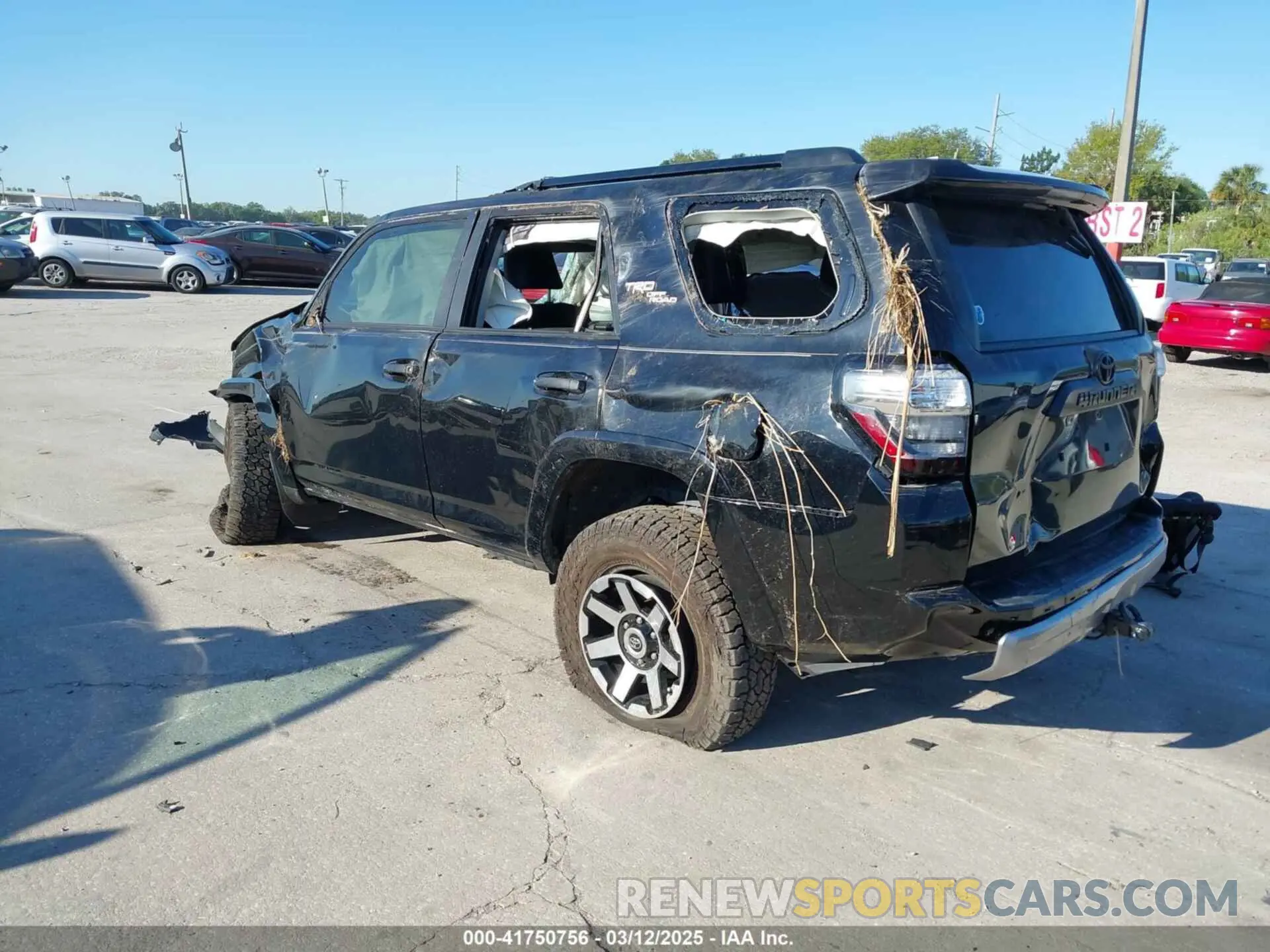 3 fotografías del automóvil dañado JTERU5JR1P6092244 TOYOTA 4RUNNER 2023