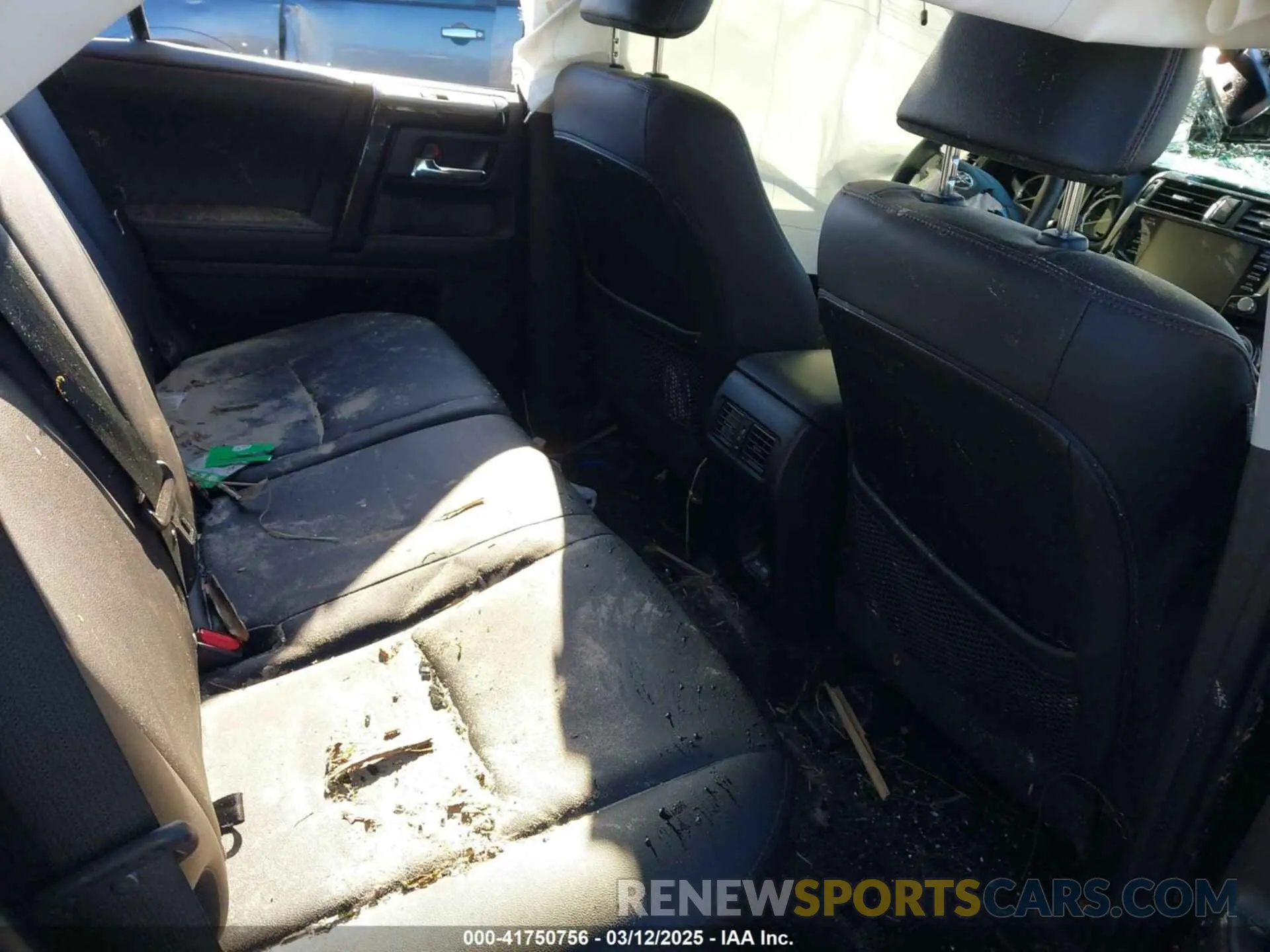8 fotografías del automóvil dañado JTERU5JR1P6092244 TOYOTA 4RUNNER 2023