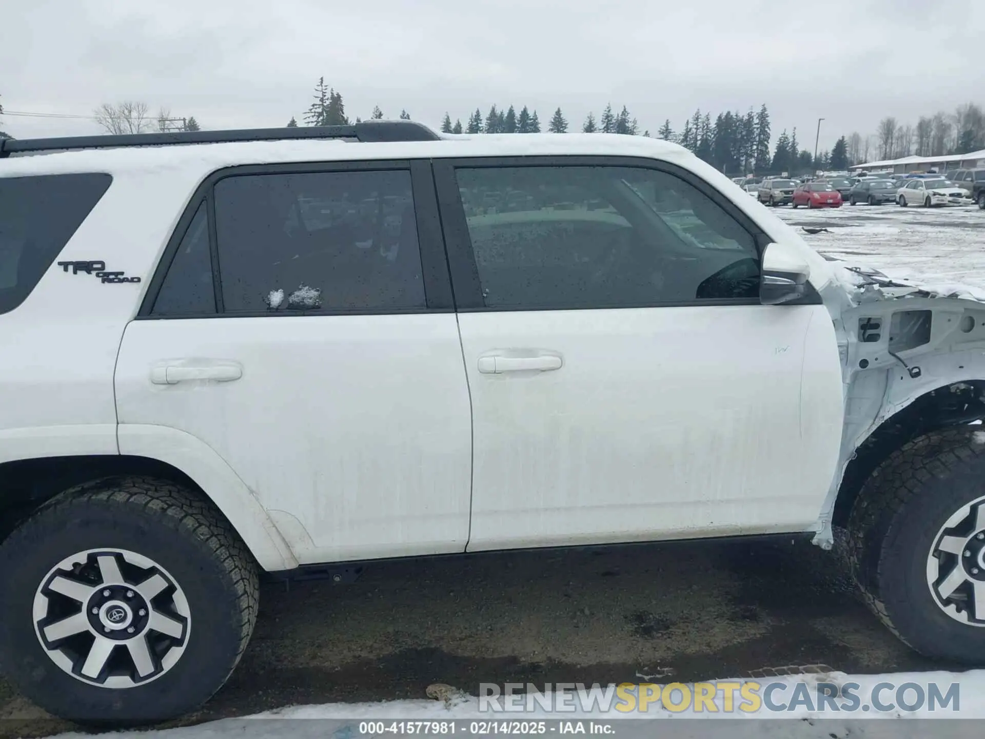 14 fotografías del automóvil dañado JTERU5JR2P6173804 TOYOTA 4RUNNER 2023