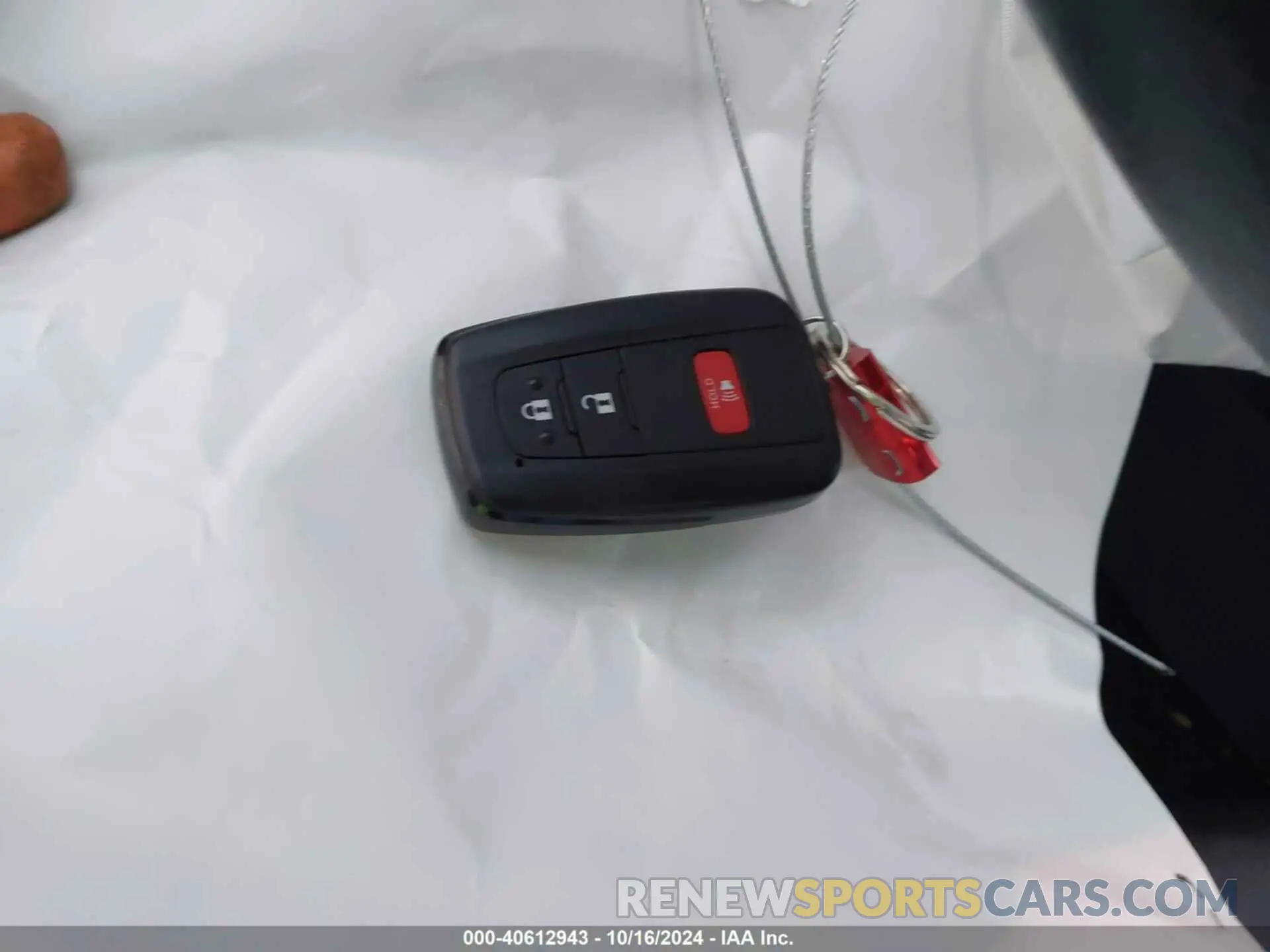 11 fotografías del automóvil dañado JTERU5JR3P6147843 TOYOTA 4RUNNER 2023