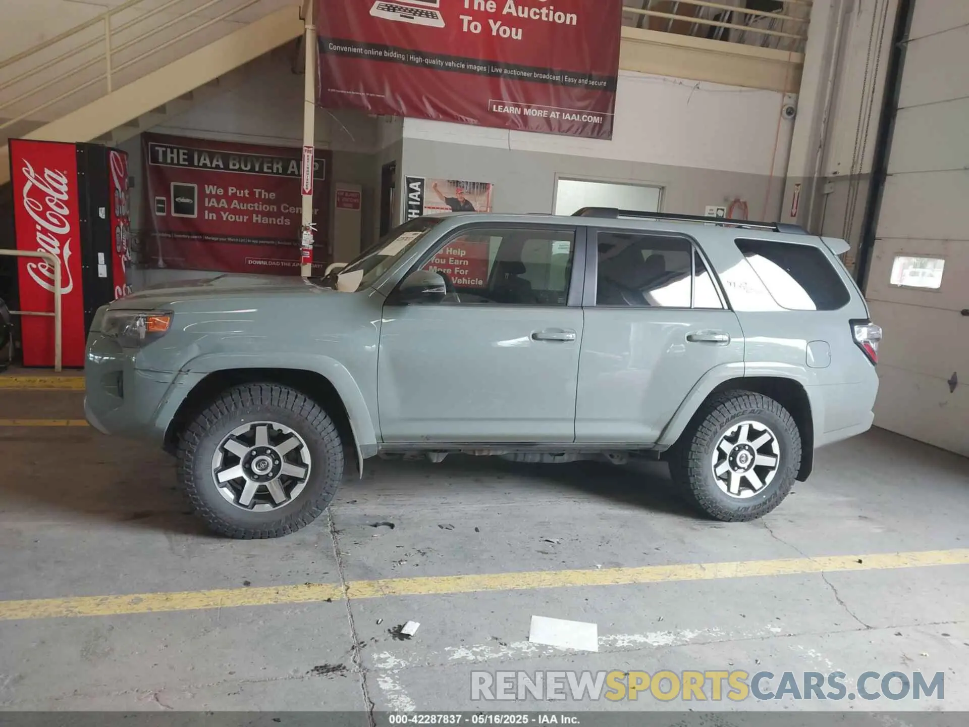 14 fotografías del automóvil dañado JTERU5JR5P6200817 TOYOTA 4RUNNER 2023