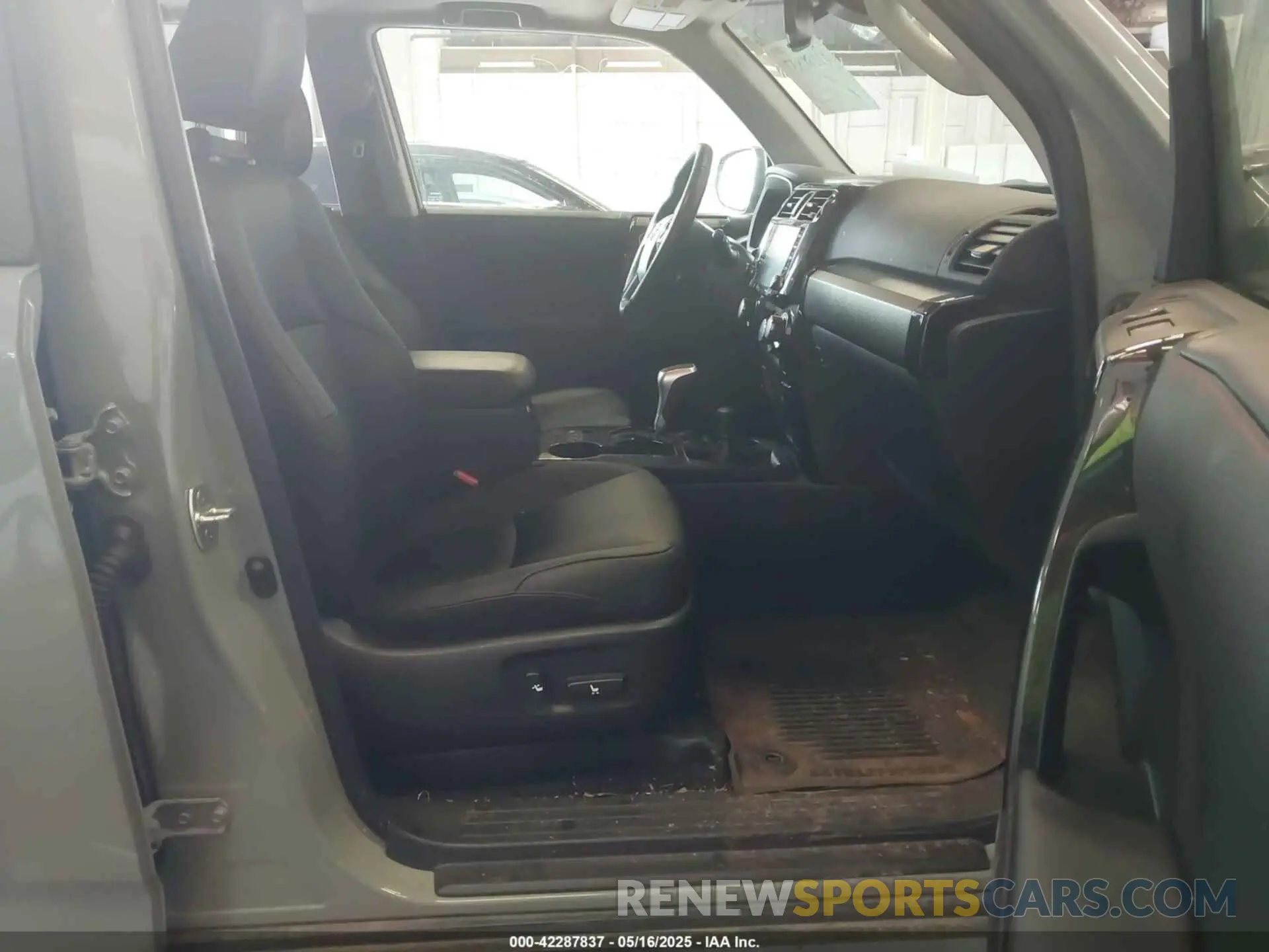 5 fotografías del automóvil dañado JTERU5JR5P6200817 TOYOTA 4RUNNER 2023