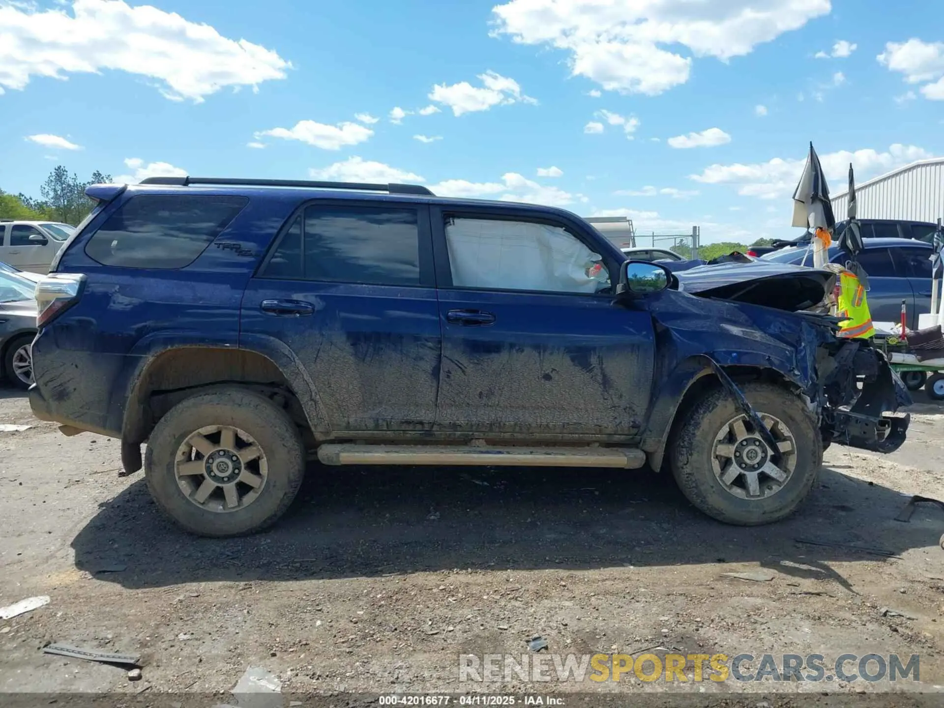12 fotografías del automóvil dañado JTERU5JR7P6165312 TOYOTA 4RUNNER 2023