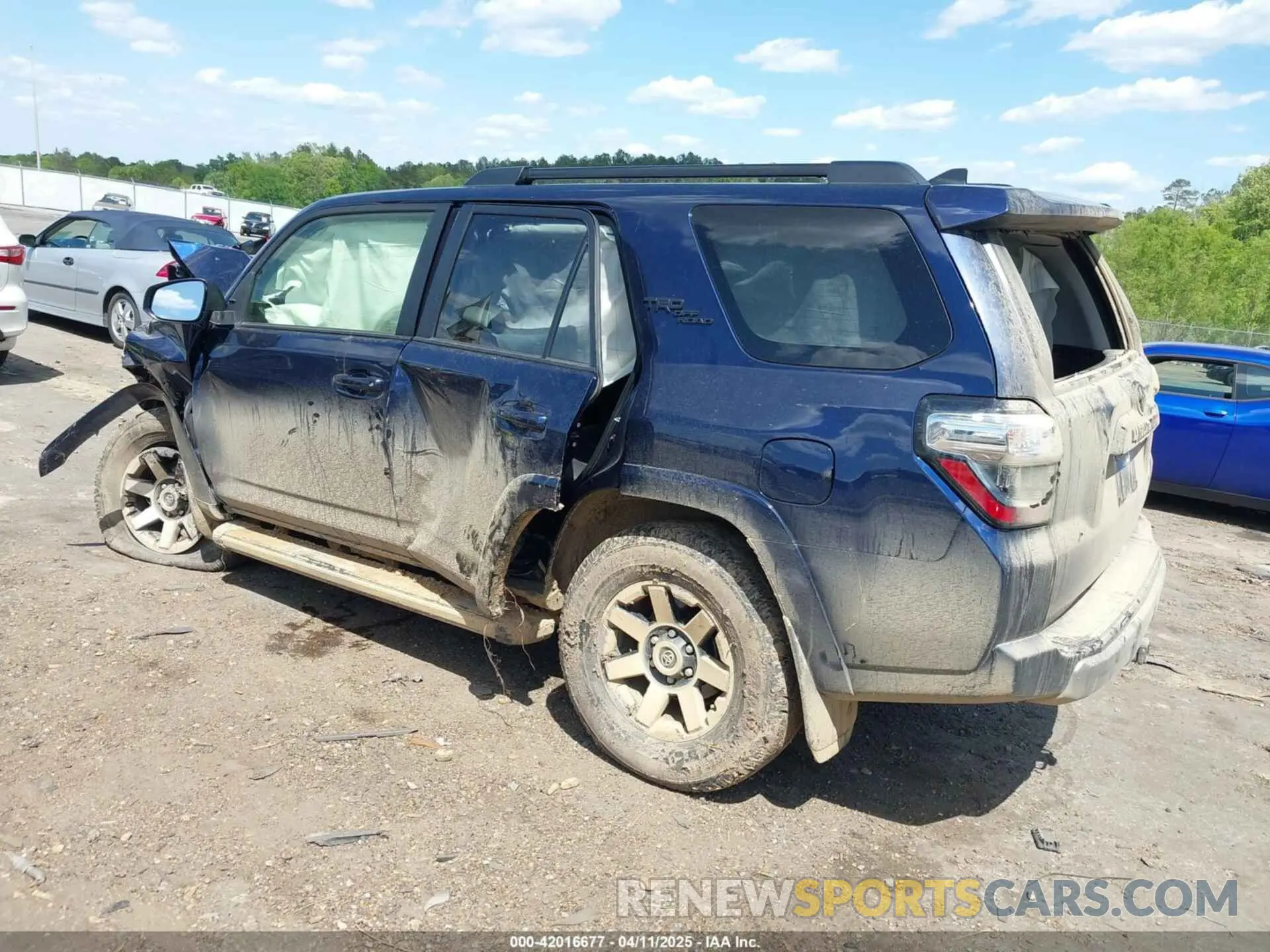 3 fotografías del automóvil dañado JTERU5JR7P6165312 TOYOTA 4RUNNER 2023