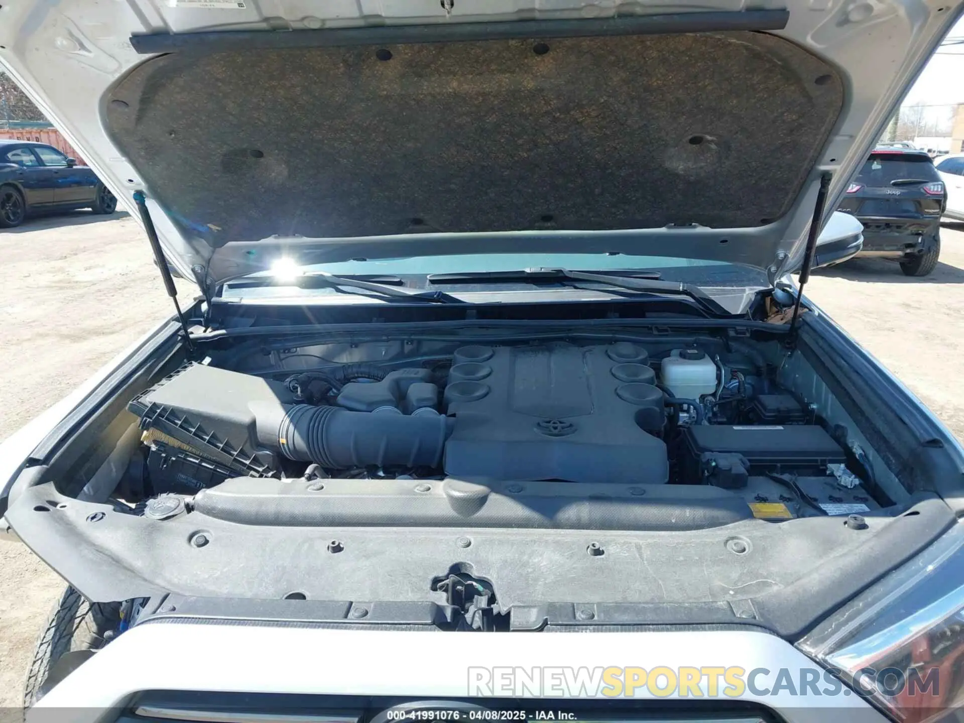 10 fotografías del automóvil dañado JTERU5JR8P6104230 TOYOTA 4RUNNER 2023