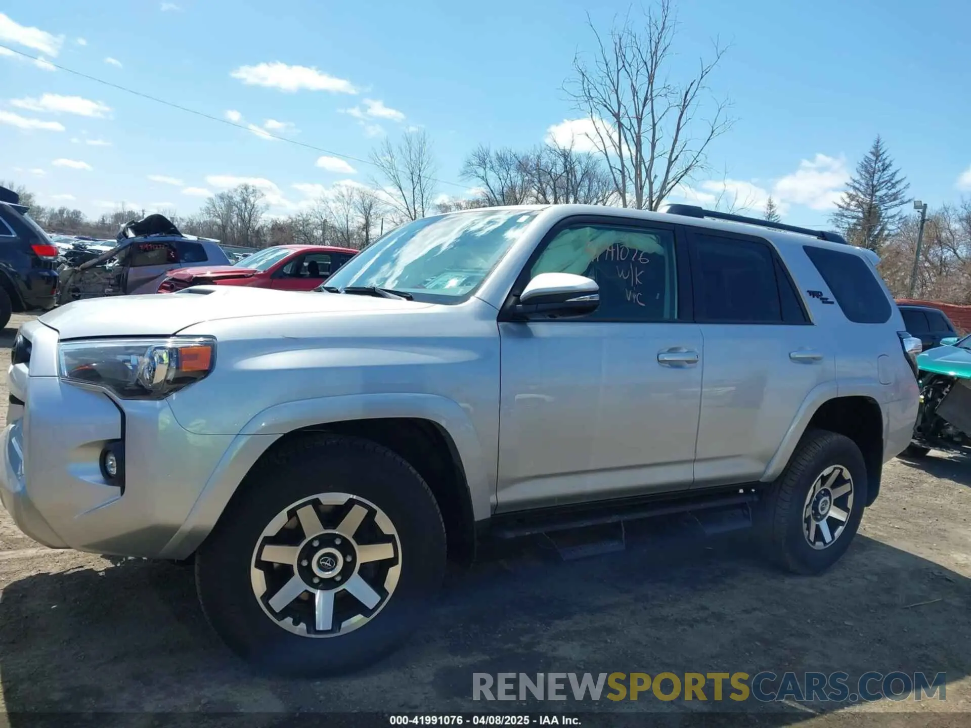 14 fotografías del automóvil dañado JTERU5JR8P6104230 TOYOTA 4RUNNER 2023