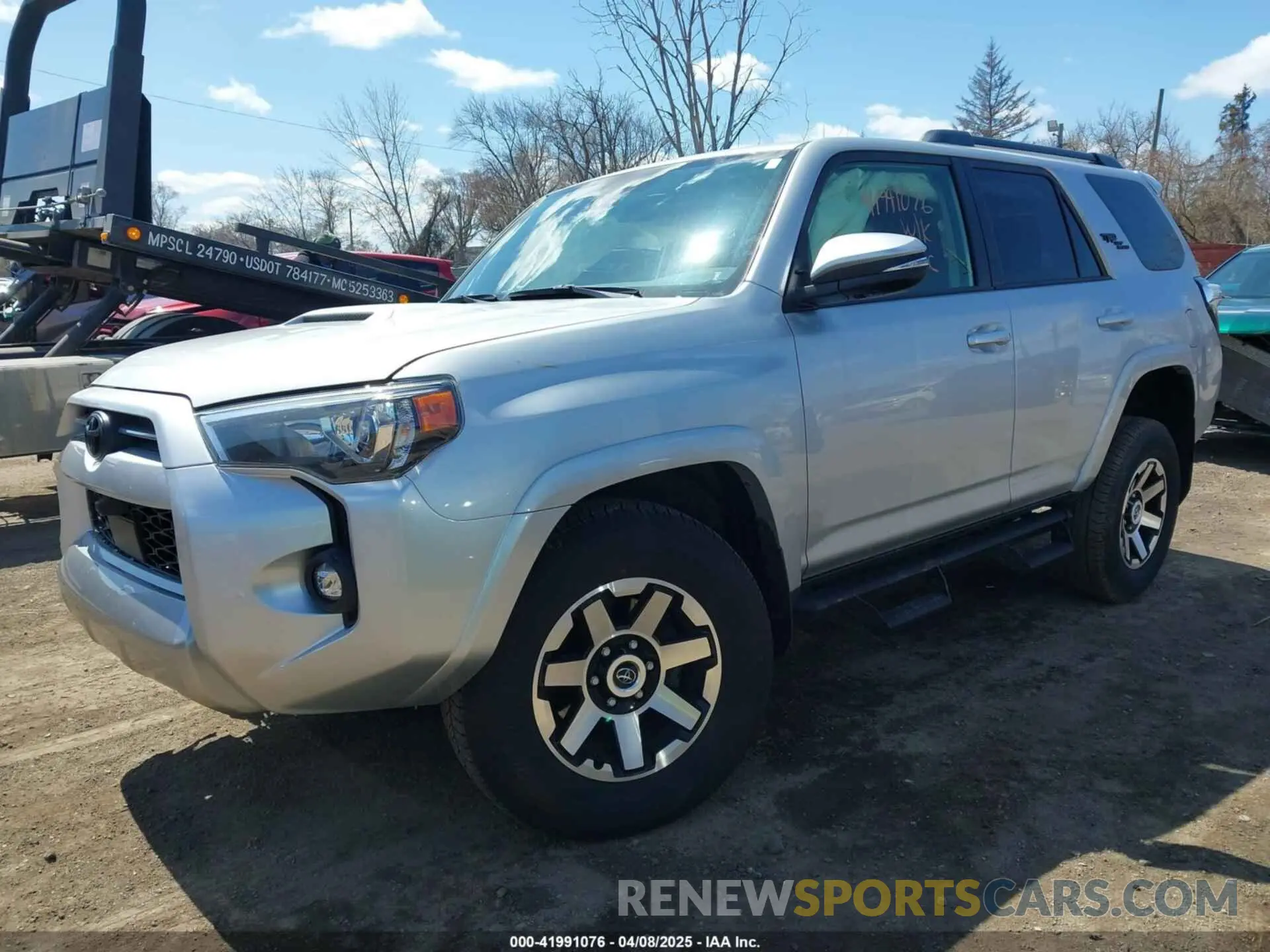 2 fotografías del automóvil dañado JTERU5JR8P6104230 TOYOTA 4RUNNER 2023