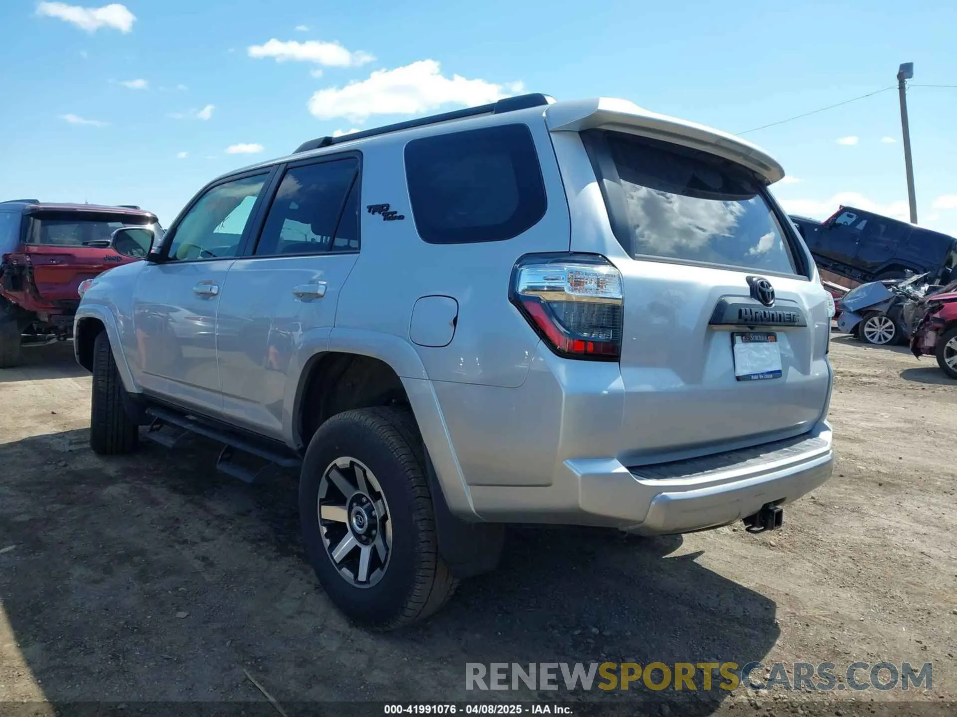 3 fotografías del automóvil dañado JTERU5JR8P6104230 TOYOTA 4RUNNER 2023
