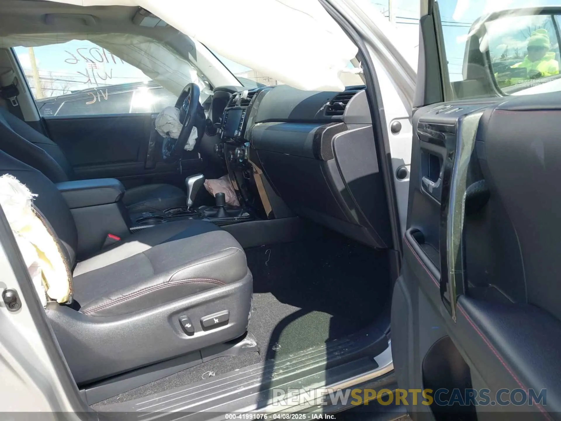 5 fotografías del automóvil dañado JTERU5JR8P6104230 TOYOTA 4RUNNER 2023