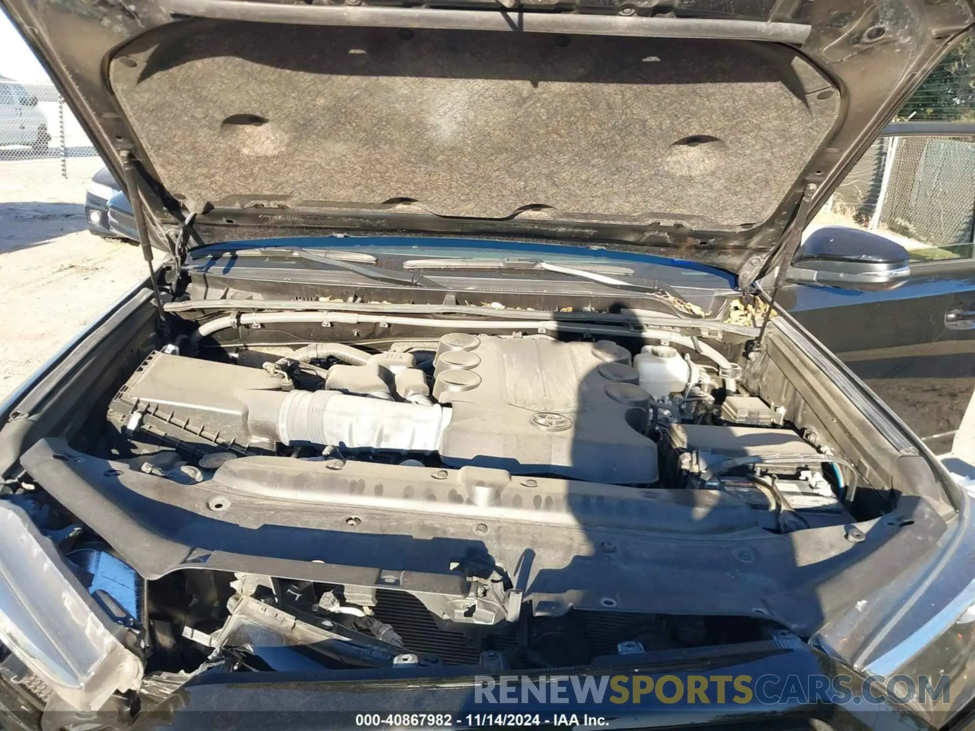 10 fotografías del automóvil dañado JTERU5JR8P6149586 TOYOTA 4RUNNER 2023
