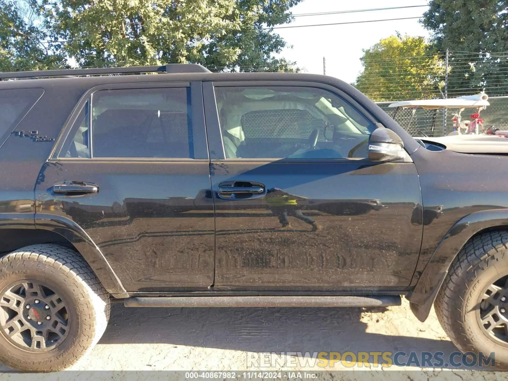 13 fotografías del automóvil dañado JTERU5JR8P6149586 TOYOTA 4RUNNER 2023