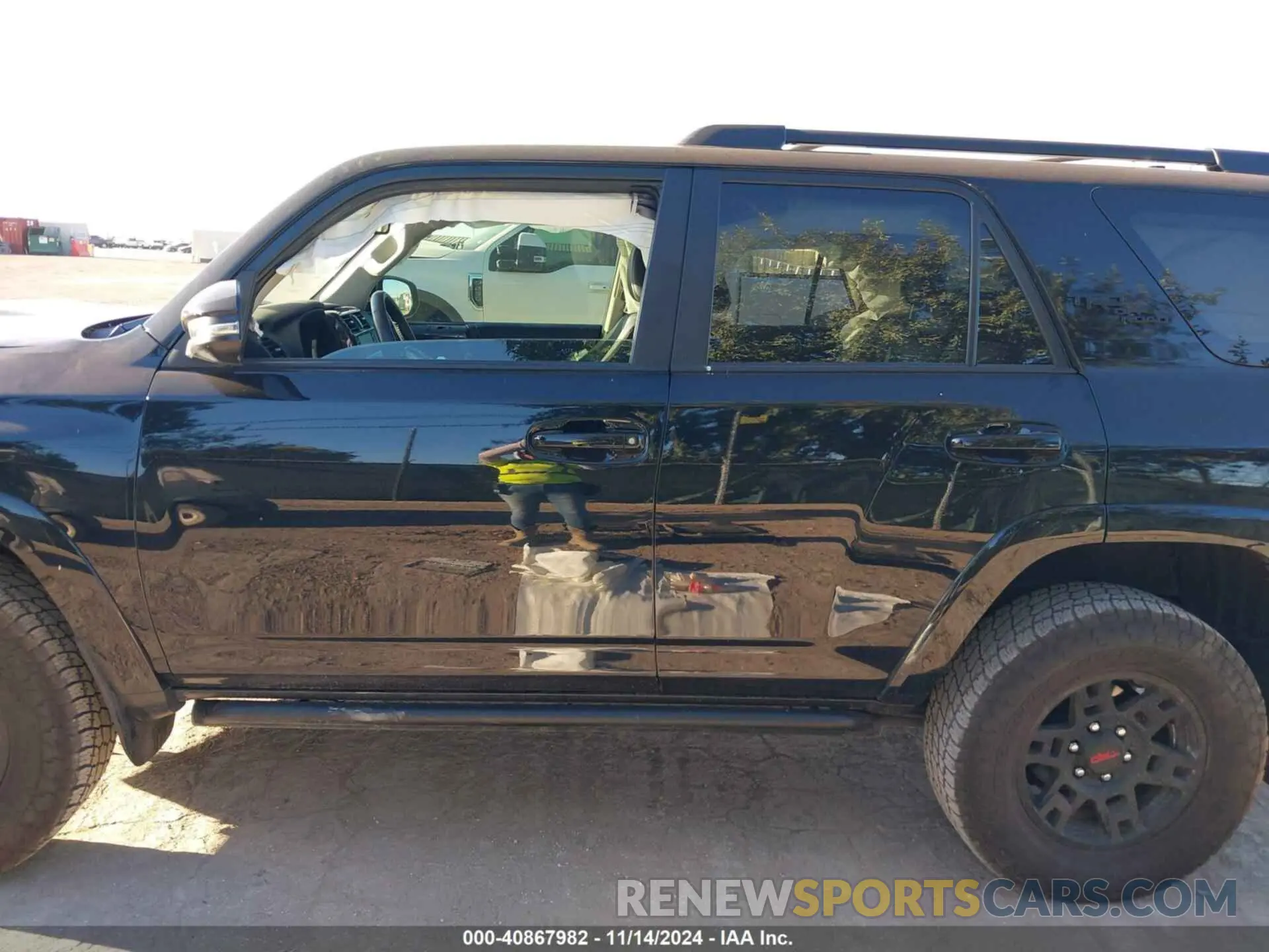 14 fotografías del automóvil dañado JTERU5JR8P6149586 TOYOTA 4RUNNER 2023