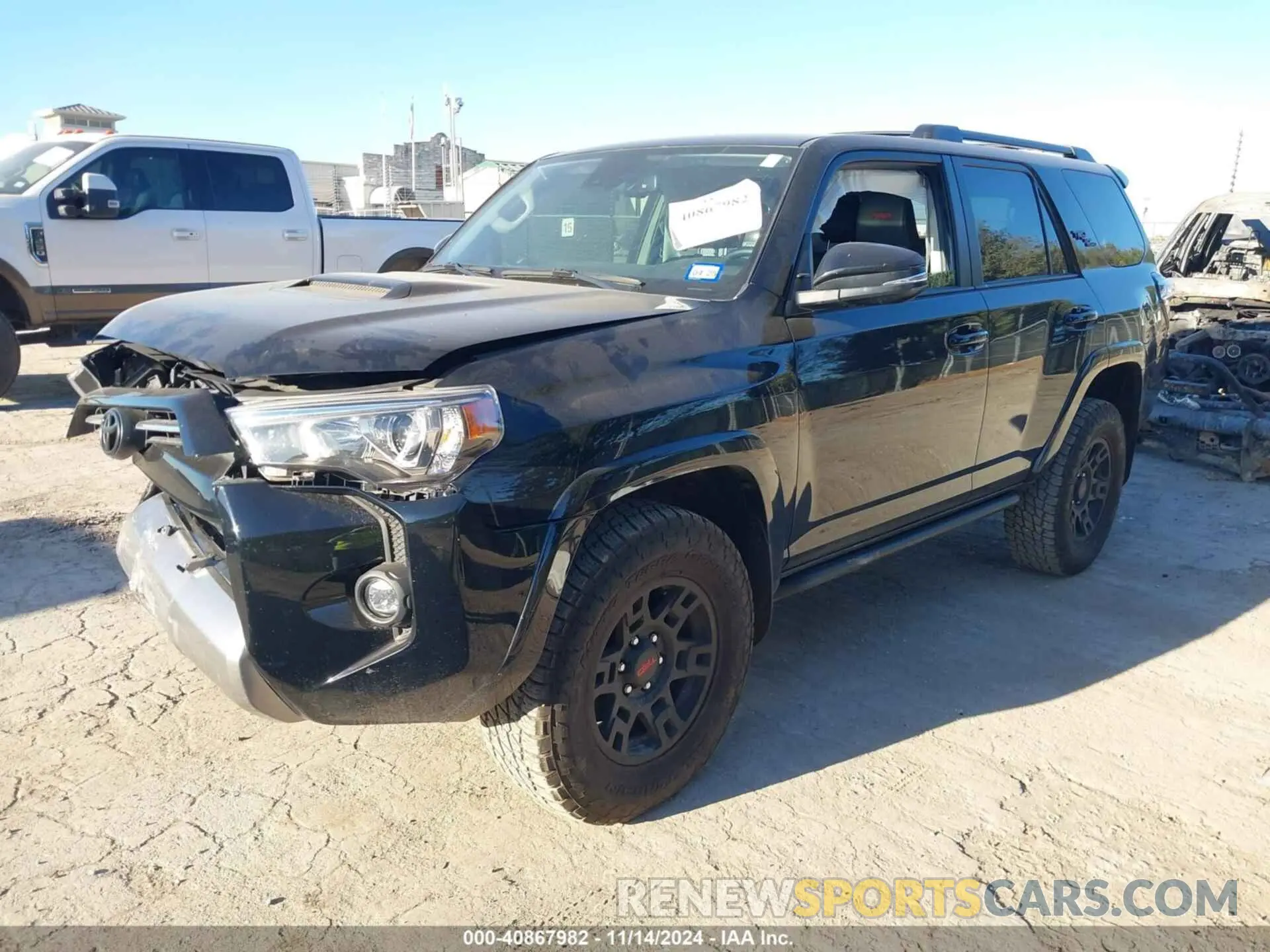 2 fotografías del automóvil dañado JTERU5JR8P6149586 TOYOTA 4RUNNER 2023