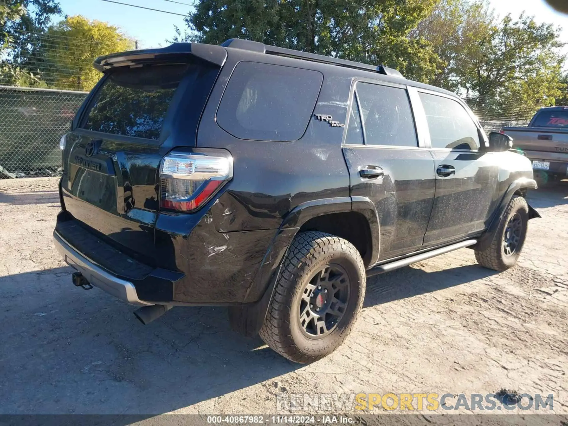 4 fotografías del automóvil dañado JTERU5JR8P6149586 TOYOTA 4RUNNER 2023