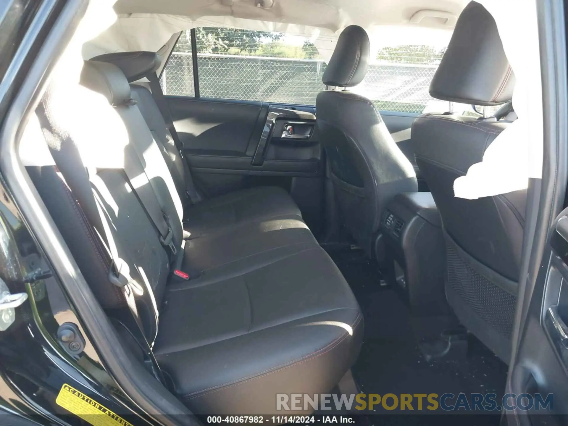 8 fotografías del automóvil dañado JTERU5JR8P6149586 TOYOTA 4RUNNER 2023