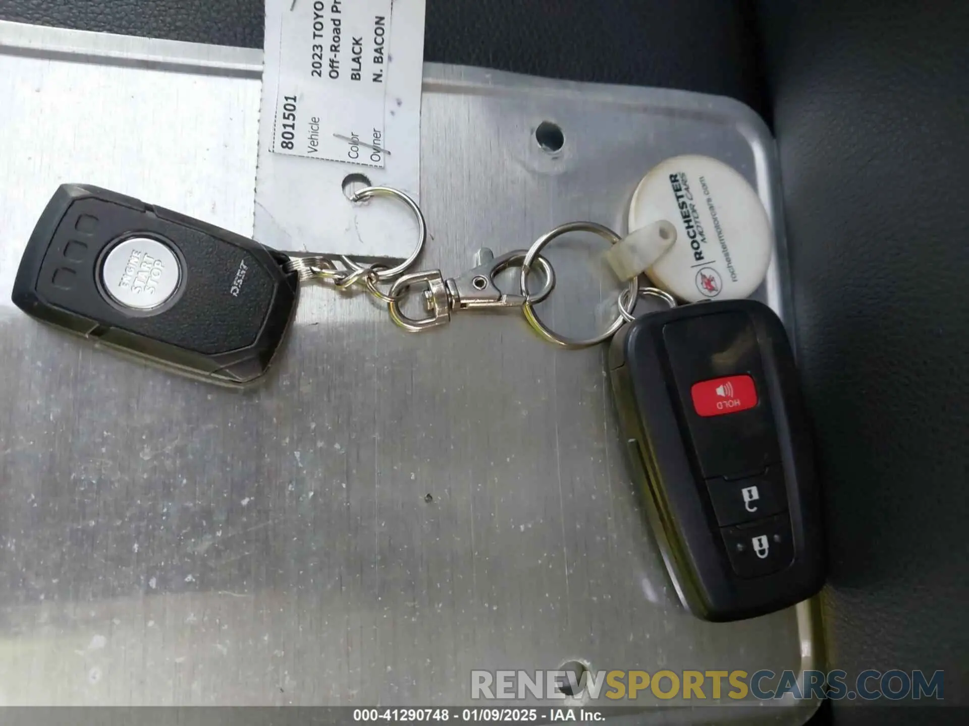11 fotografías del automóvil dañado JTERU5JR8P6203503 TOYOTA 4RUNNER 2023