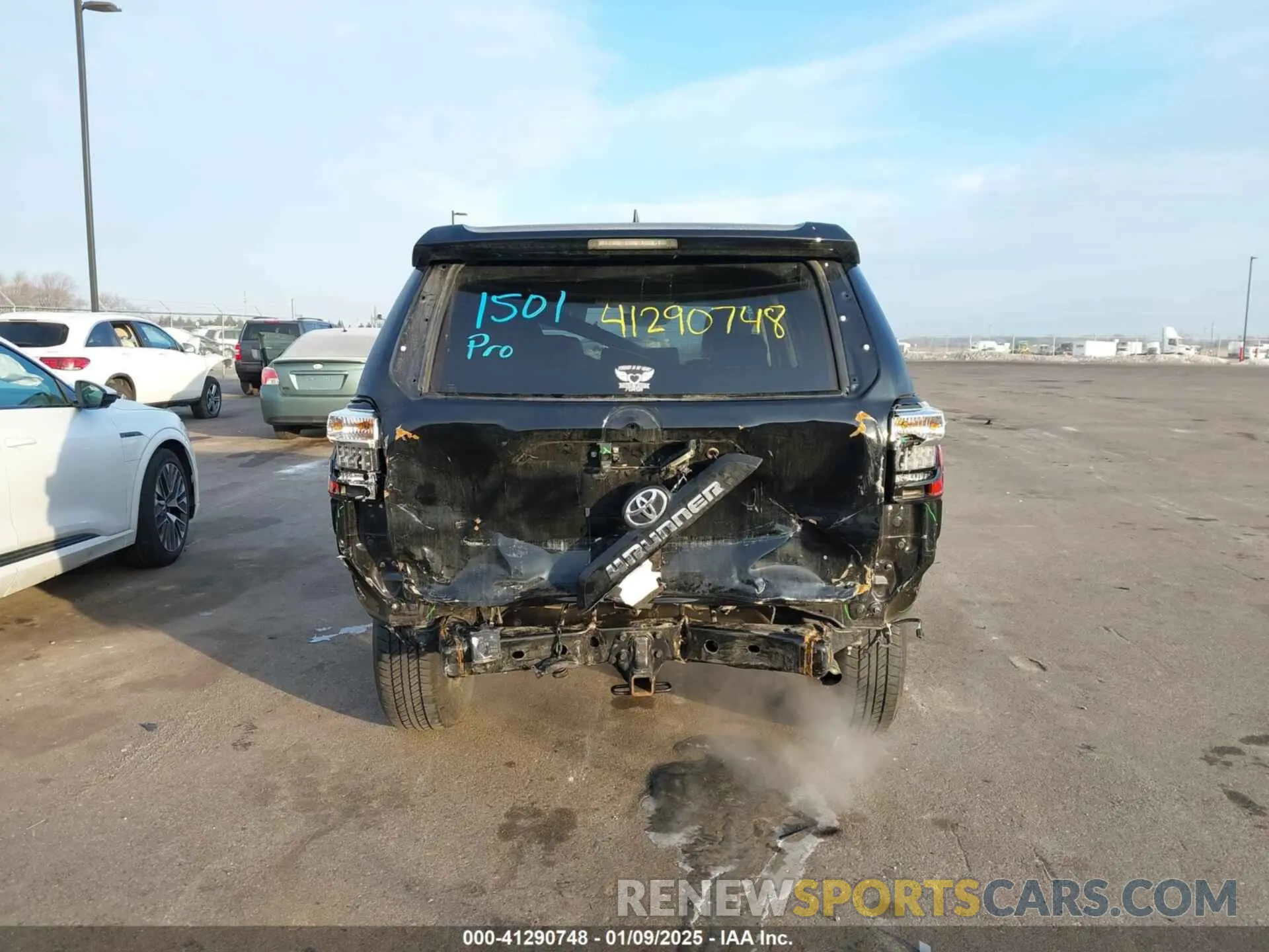 17 fotografías del automóvil dañado JTERU5JR8P6203503 TOYOTA 4RUNNER 2023