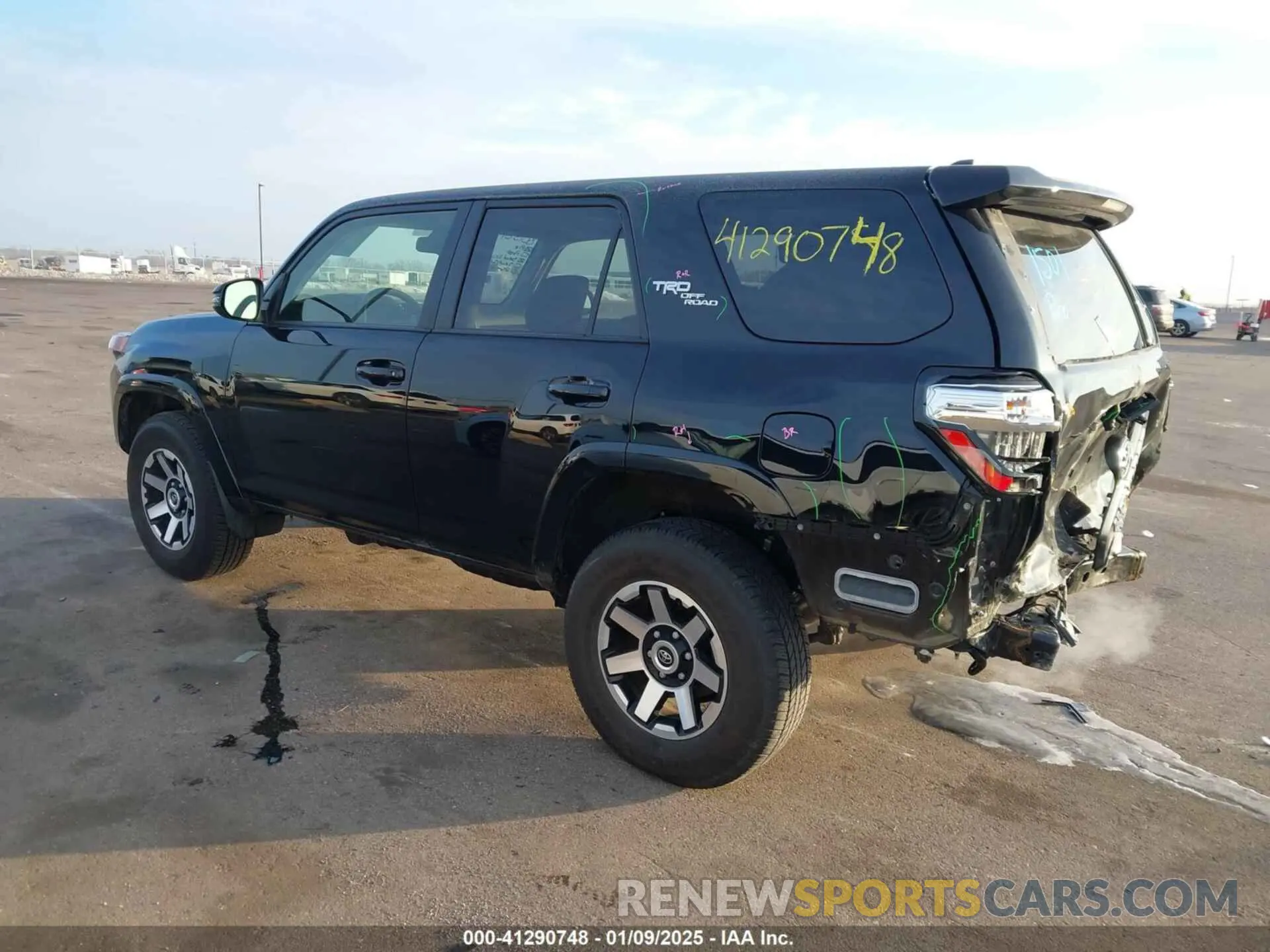 3 fotografías del automóvil dañado JTERU5JR8P6203503 TOYOTA 4RUNNER 2023