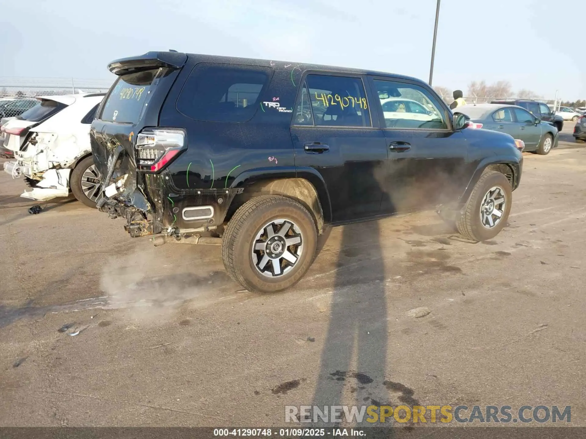 4 fotografías del automóvil dañado JTERU5JR8P6203503 TOYOTA 4RUNNER 2023