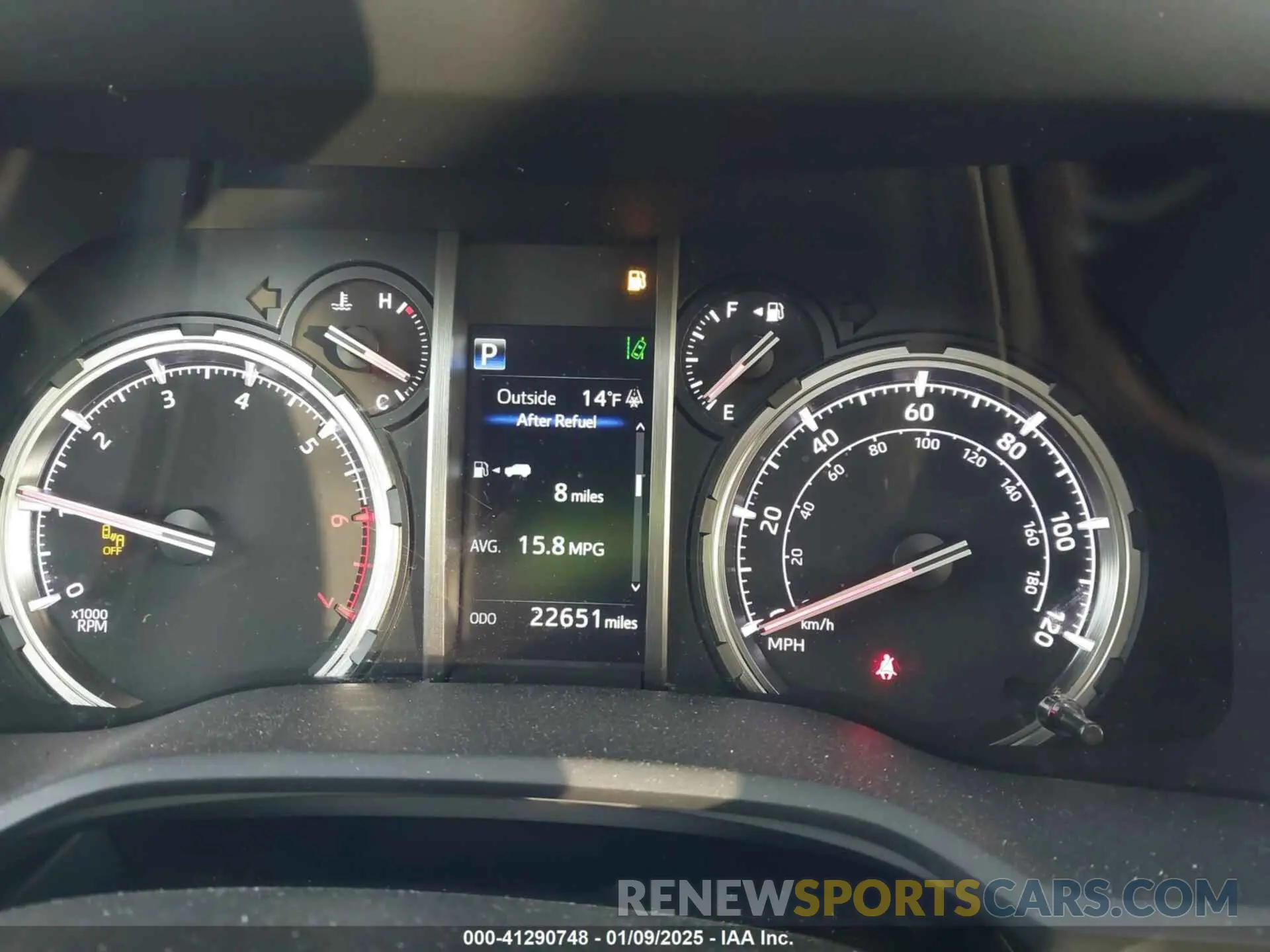 7 fotografías del automóvil dañado JTERU5JR8P6203503 TOYOTA 4RUNNER 2023