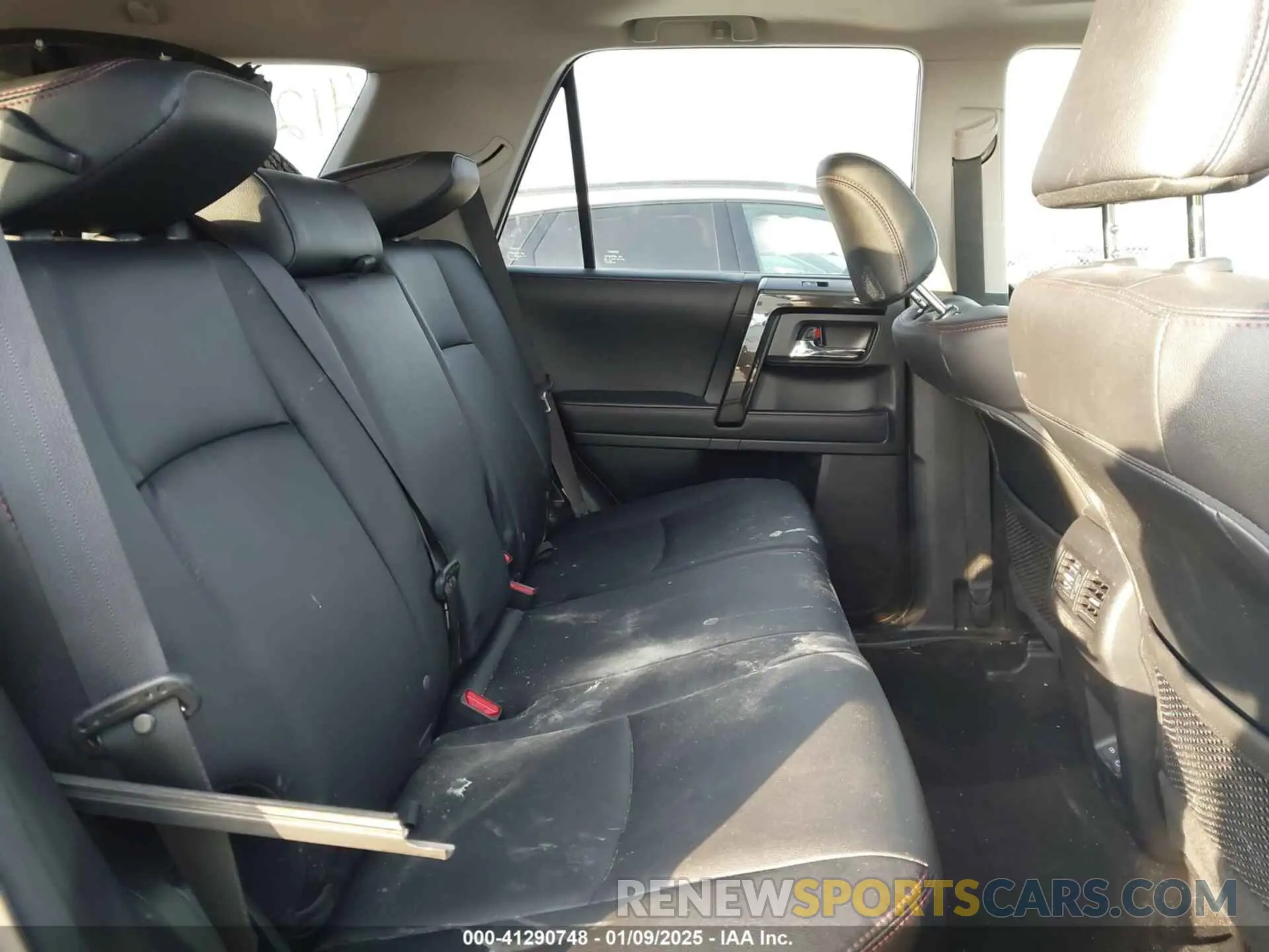 8 fotografías del automóvil dañado JTERU5JR8P6203503 TOYOTA 4RUNNER 2023
