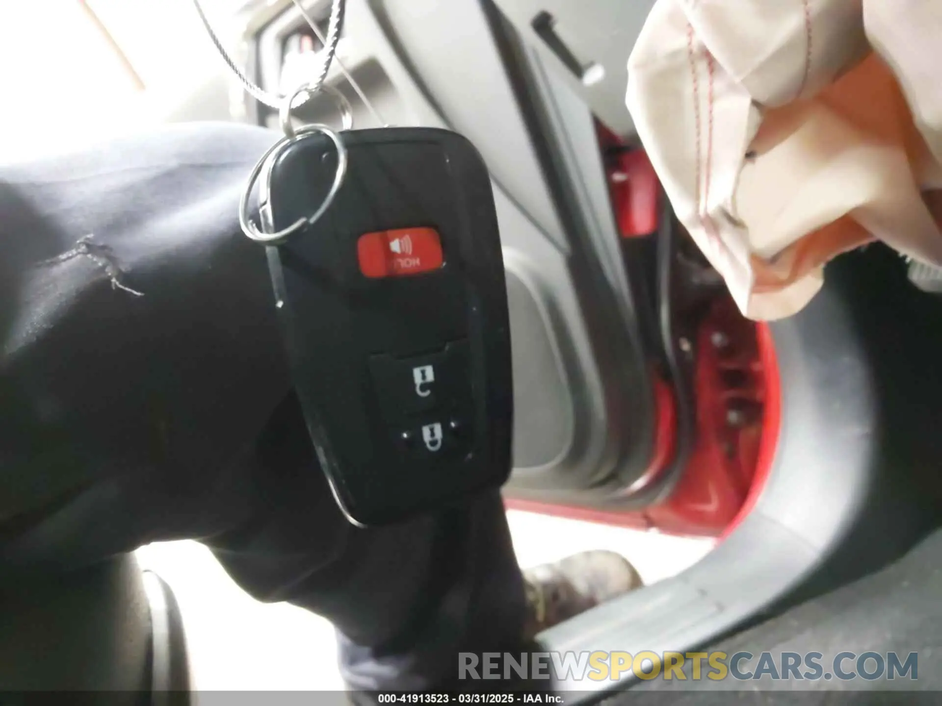 11 fotografías del automóvil dañado JTEUU5JR3P6153667 TOYOTA 4RUNNER 2023