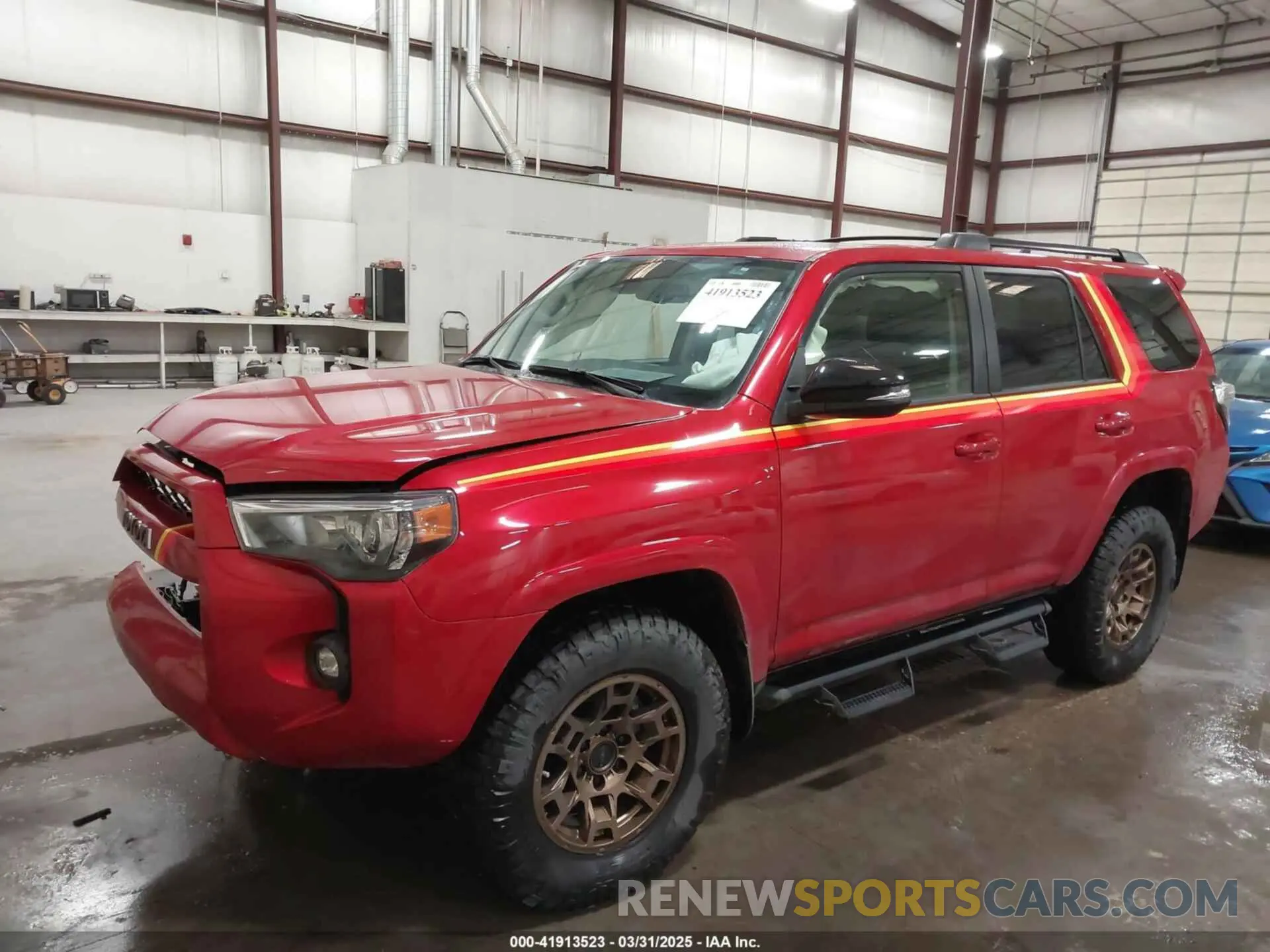 2 fotografías del automóvil dañado JTEUU5JR3P6153667 TOYOTA 4RUNNER 2023