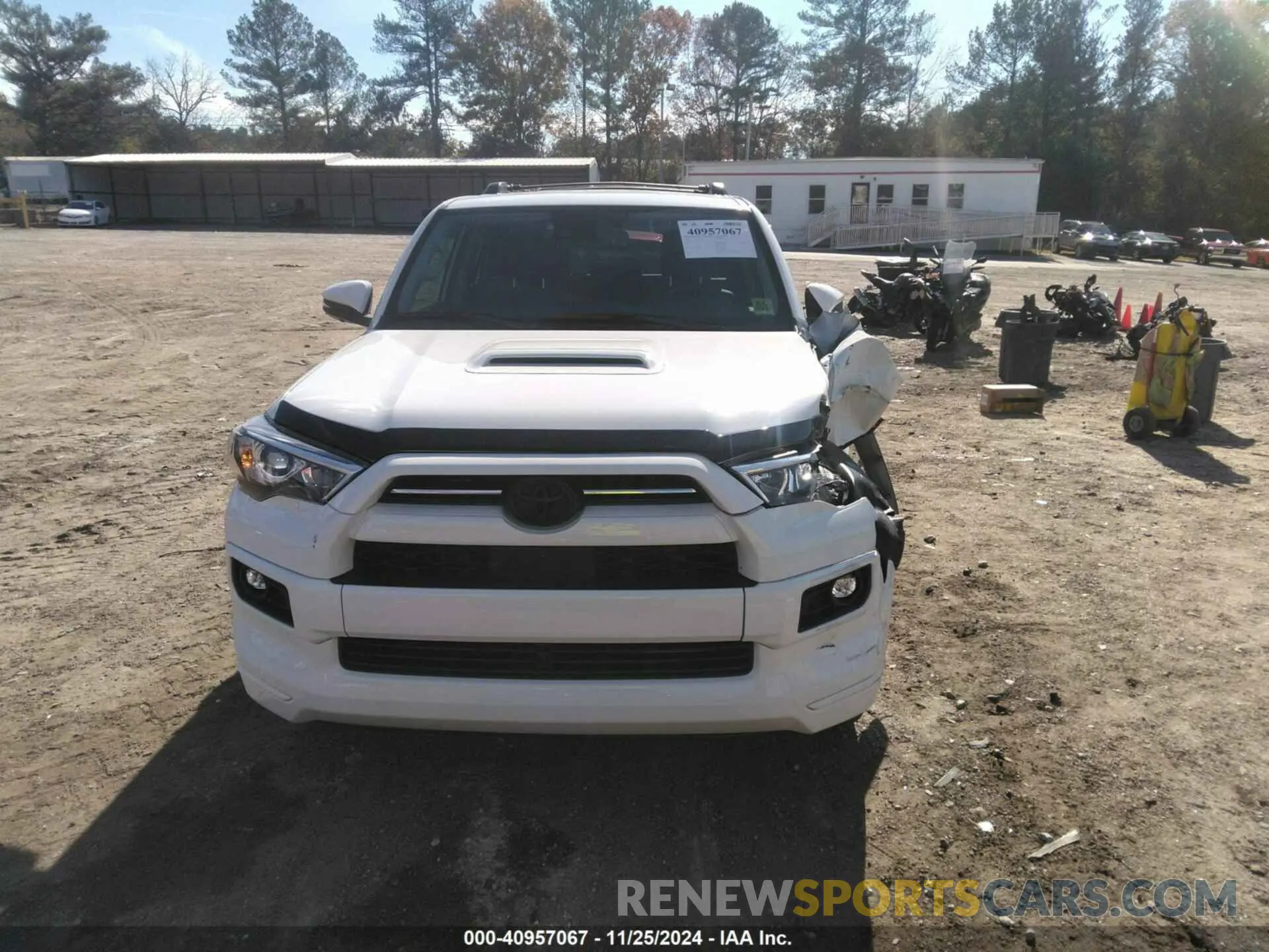 12 fotografías del automóvil dañado JTEAU5JR7R5310421 TOYOTA 4RUNNER 2024