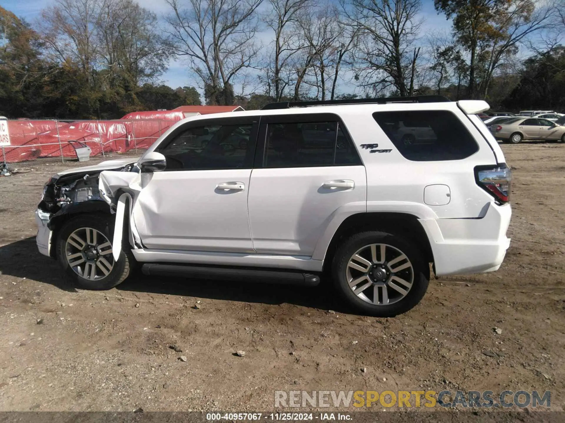 14 fotografías del automóvil dañado JTEAU5JR7R5310421 TOYOTA 4RUNNER 2024