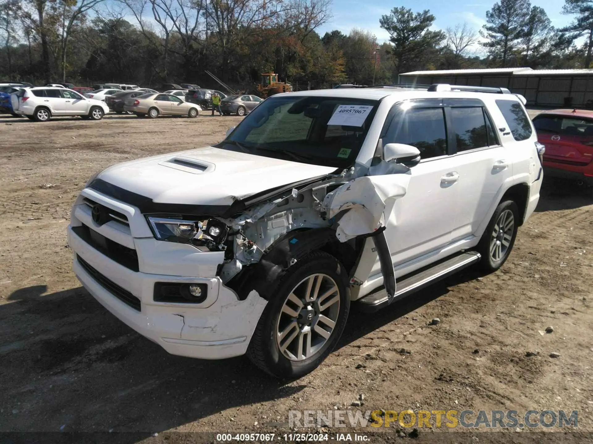 2 fotografías del automóvil dañado JTEAU5JR7R5310421 TOYOTA 4RUNNER 2024
