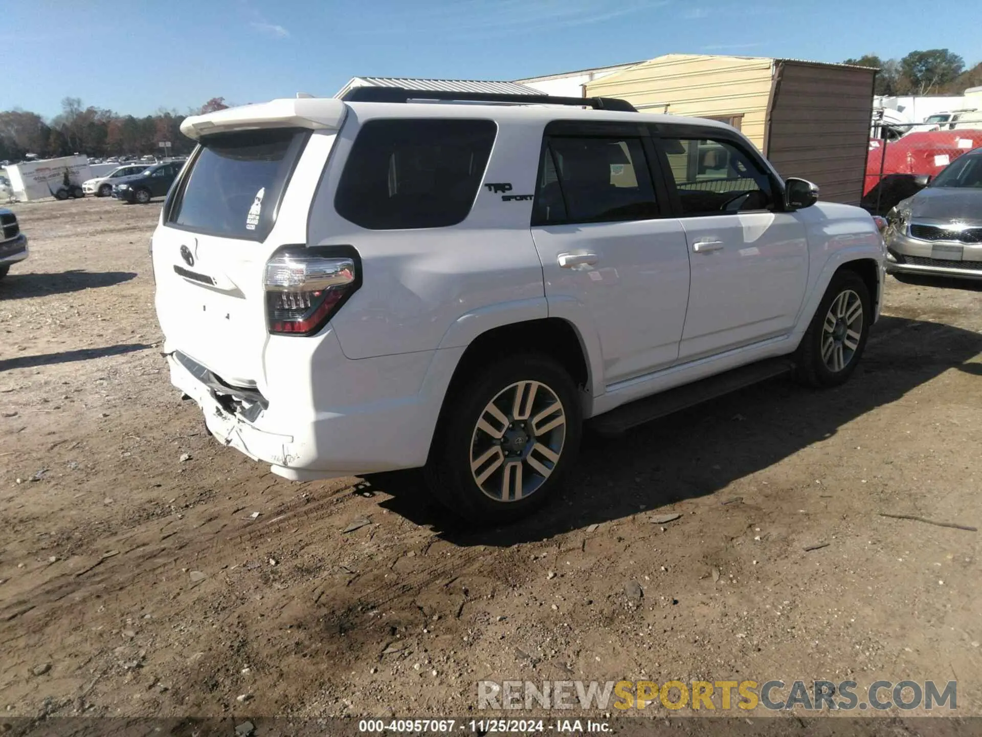 4 fotografías del automóvil dañado JTEAU5JR7R5310421 TOYOTA 4RUNNER 2024