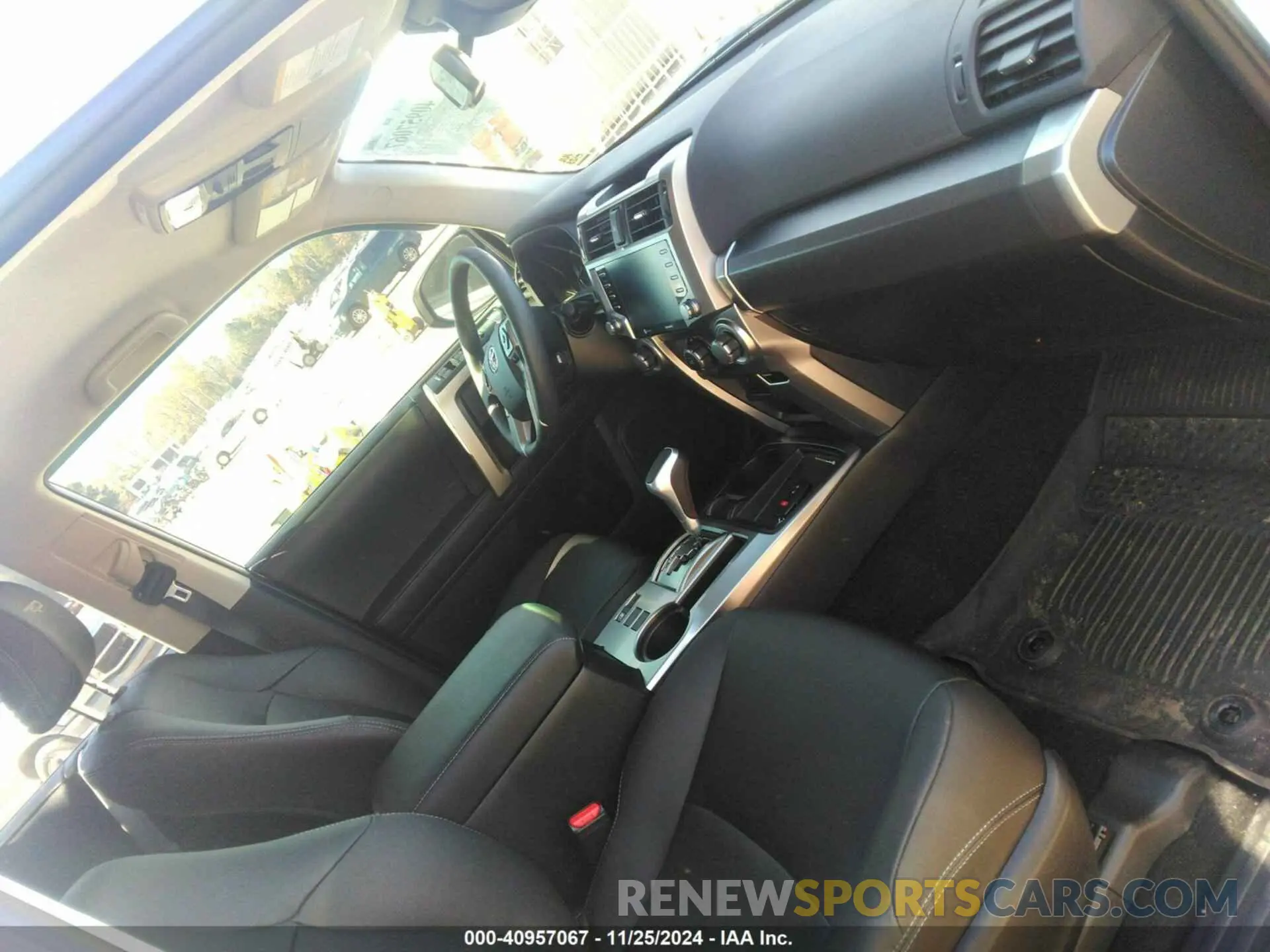 5 fotografías del automóvil dañado JTEAU5JR7R5310421 TOYOTA 4RUNNER 2024