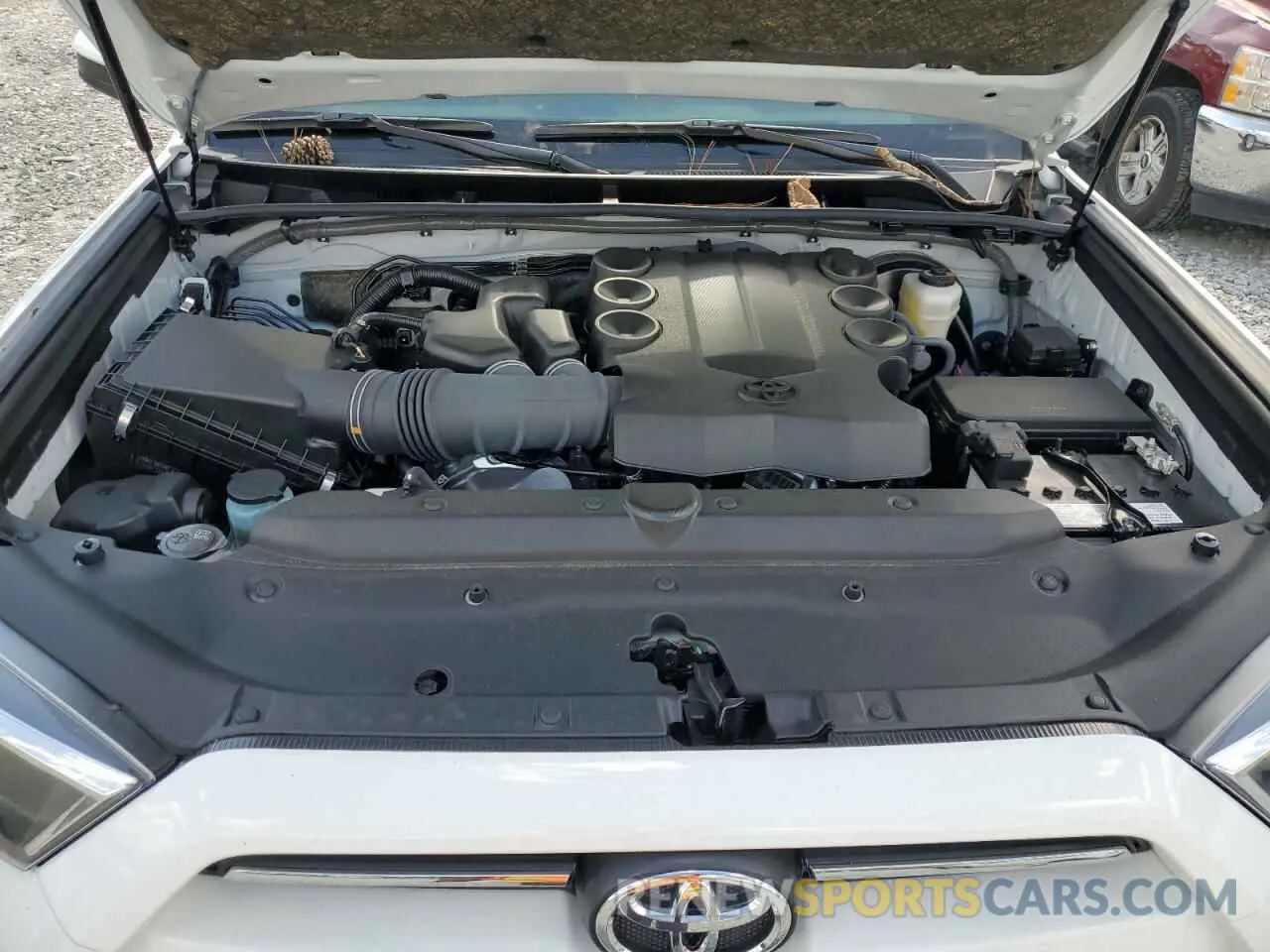 12 fotografías del automóvil dañado JTEEU5JR0R5313176 TOYOTA 4RUNNER 2024
