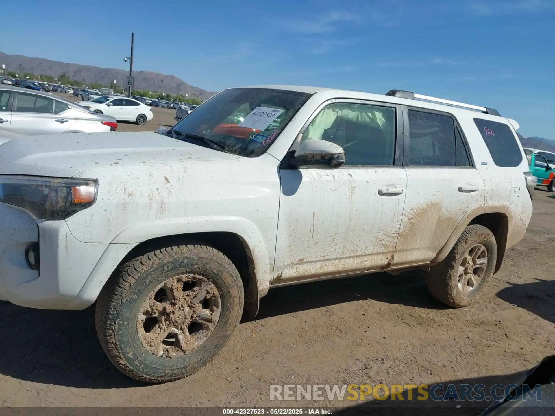 14 fotografías del automóvil dañado JTEEU5JR0R5313971 TOYOTA 4RUNNER 2024
