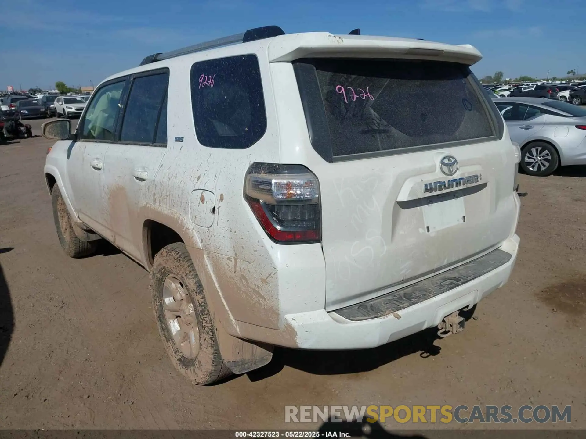 3 fotografías del automóvil dañado JTEEU5JR0R5313971 TOYOTA 4RUNNER 2024