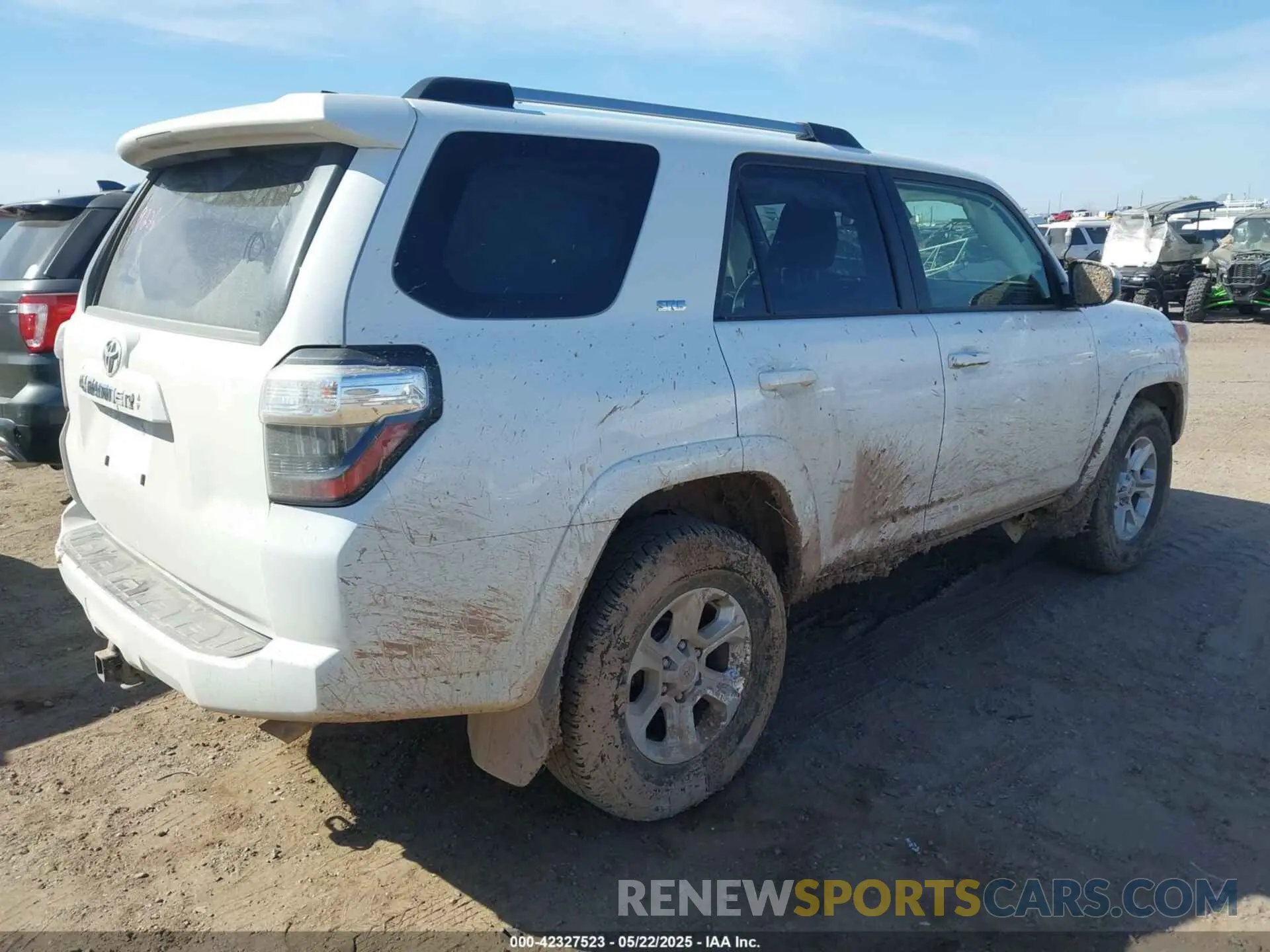 4 fotografías del automóvil dañado JTEEU5JR0R5313971 TOYOTA 4RUNNER 2024