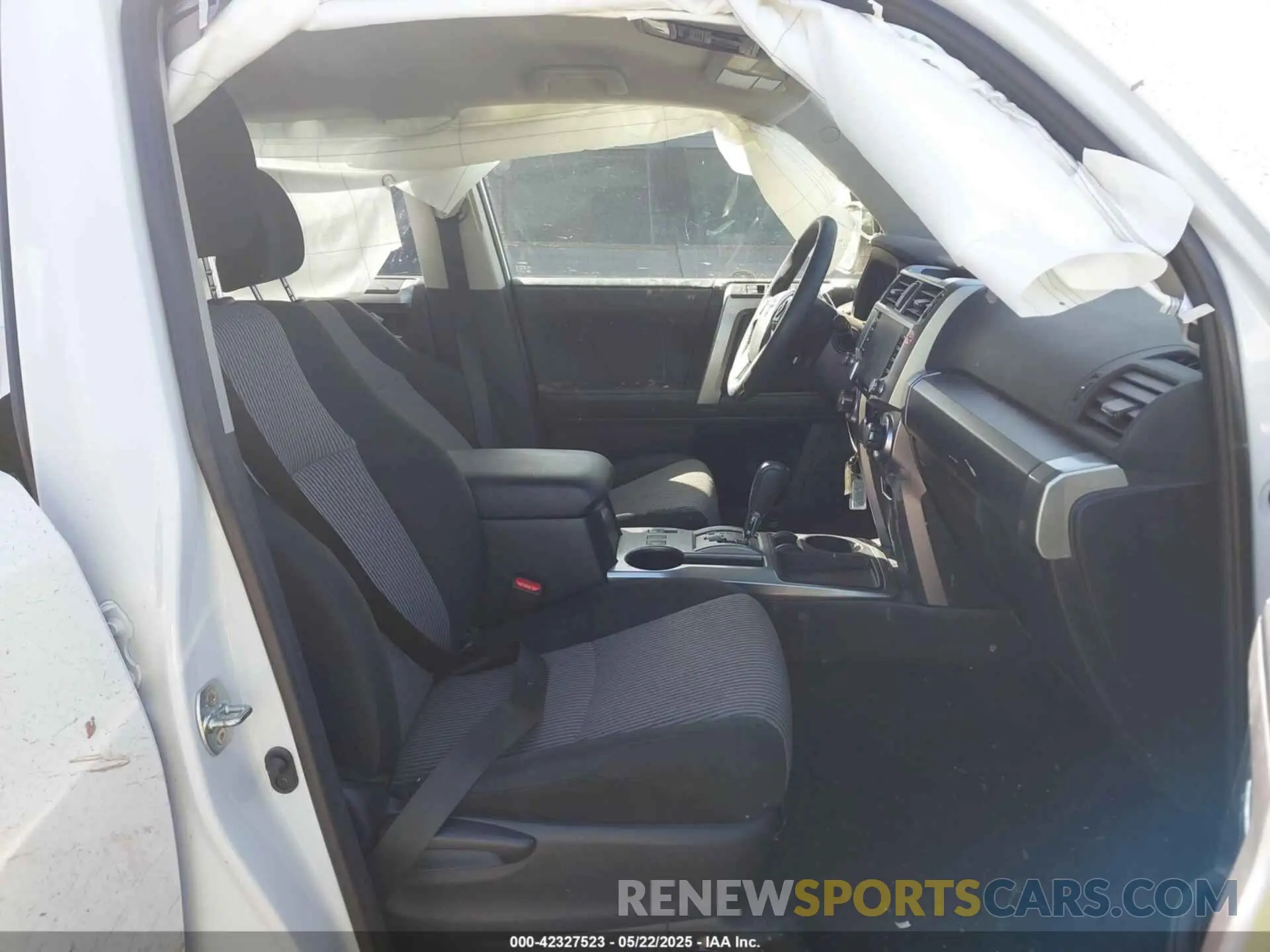 5 fotografías del automóvil dañado JTEEU5JR0R5313971 TOYOTA 4RUNNER 2024