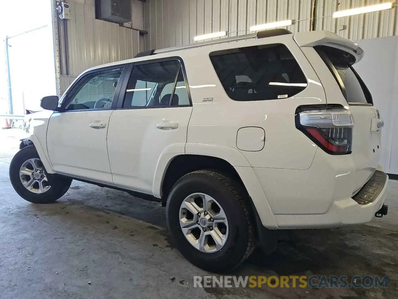 2 fotografías del automóvil dañado JTEEU5JR1R5312442 TOYOTA 4RUNNER 2024