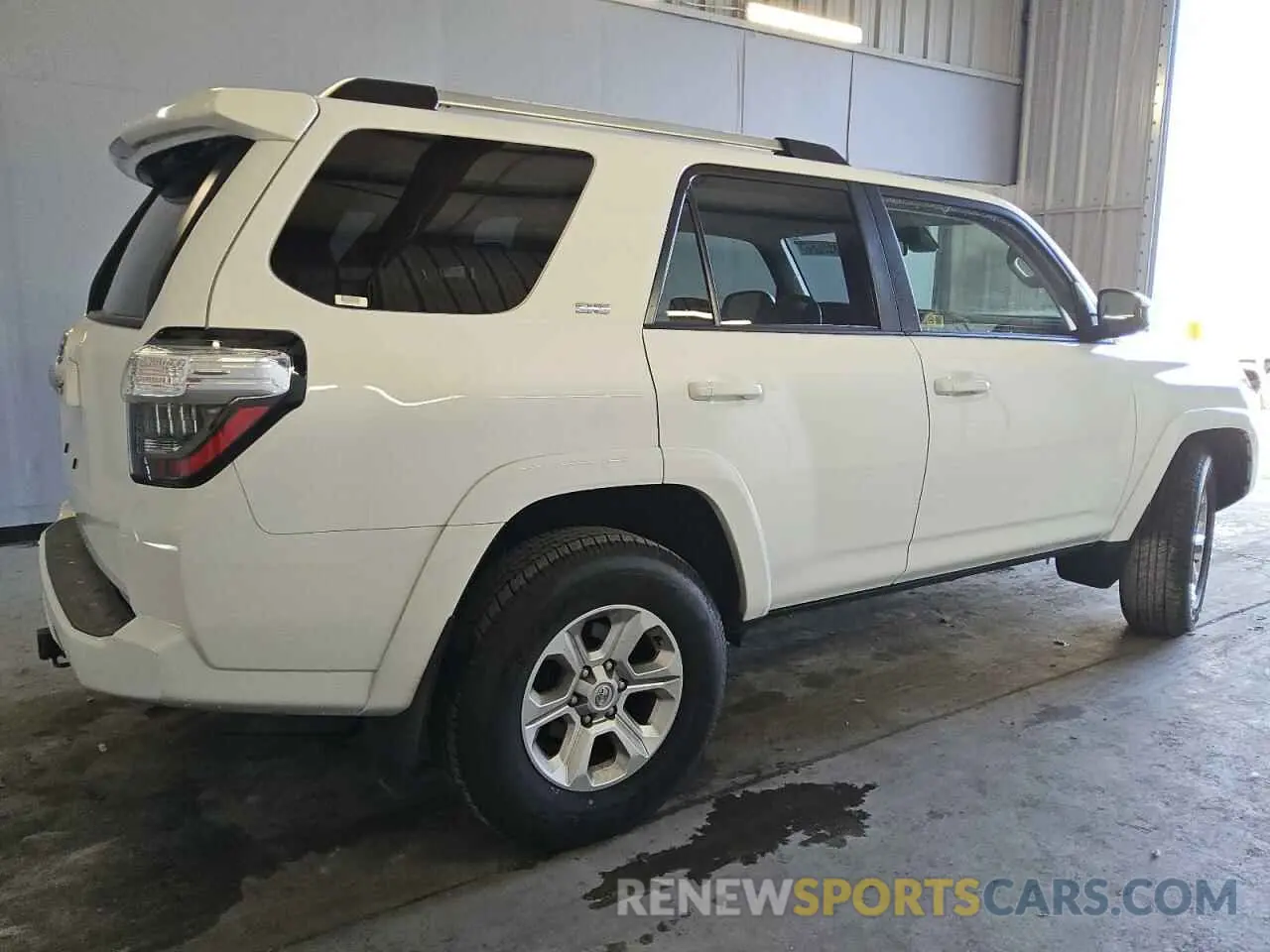 3 fotografías del automóvil dañado JTEEU5JR1R5312442 TOYOTA 4RUNNER 2024