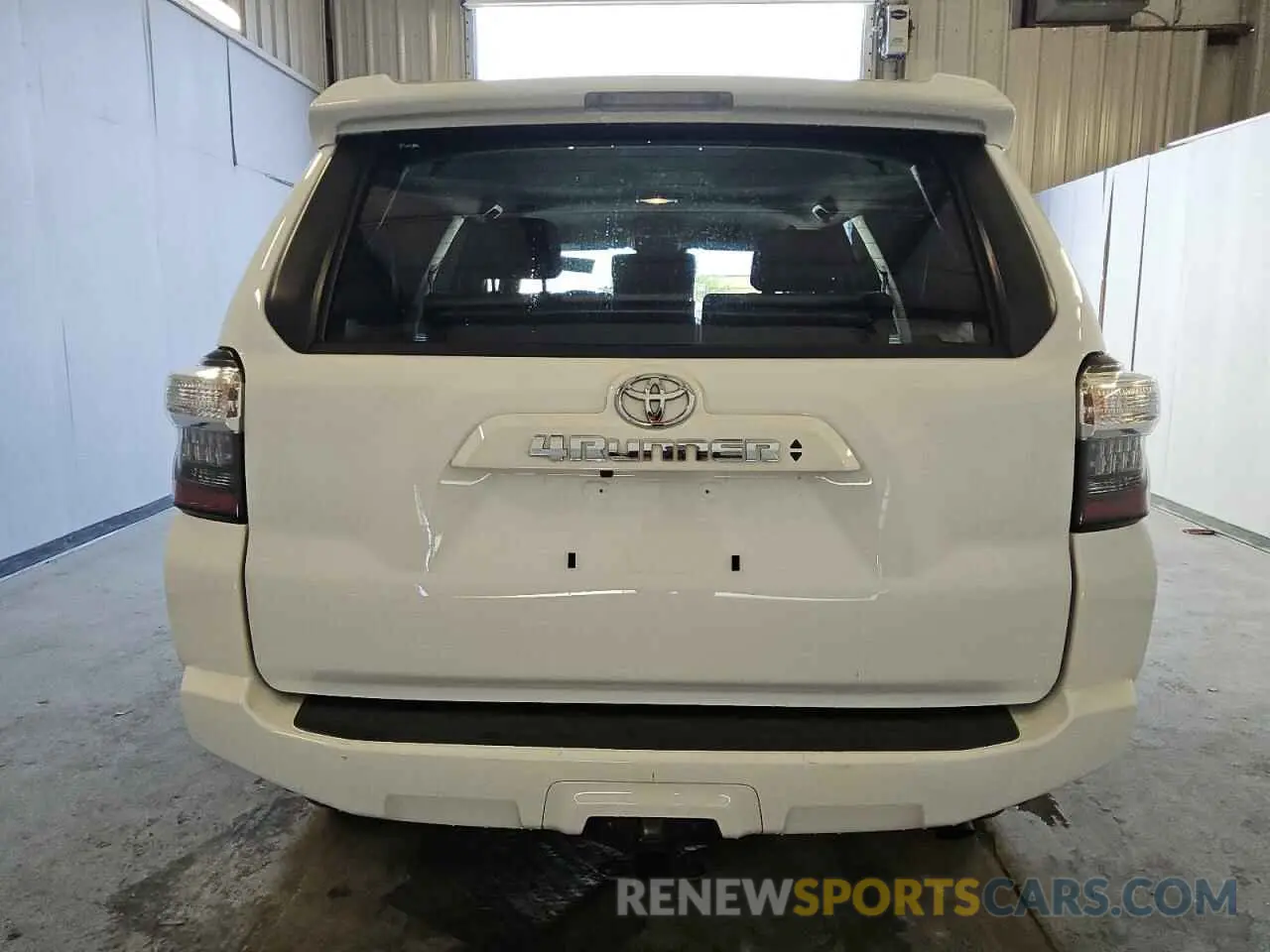 6 fotografías del automóvil dañado JTEEU5JR1R5312442 TOYOTA 4RUNNER 2024