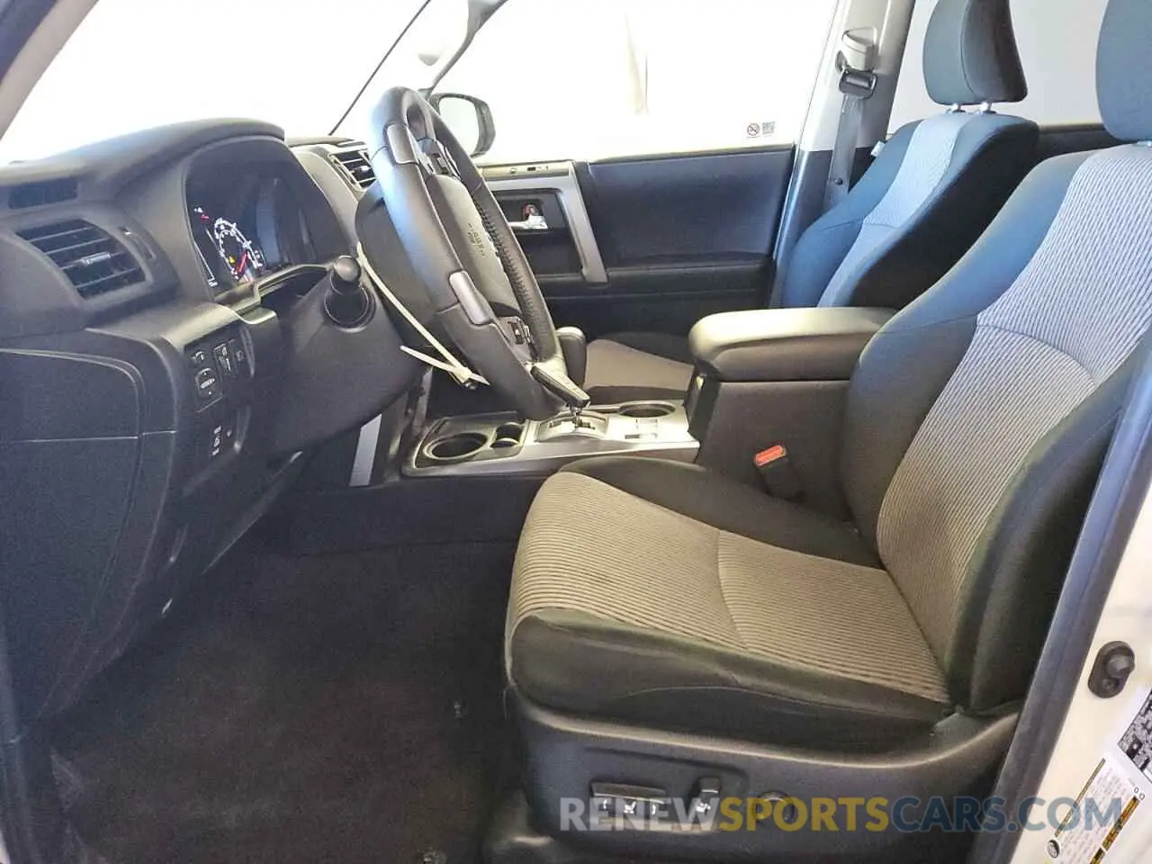 7 fotografías del automóvil dañado JTEEU5JR1R5312442 TOYOTA 4RUNNER 2024