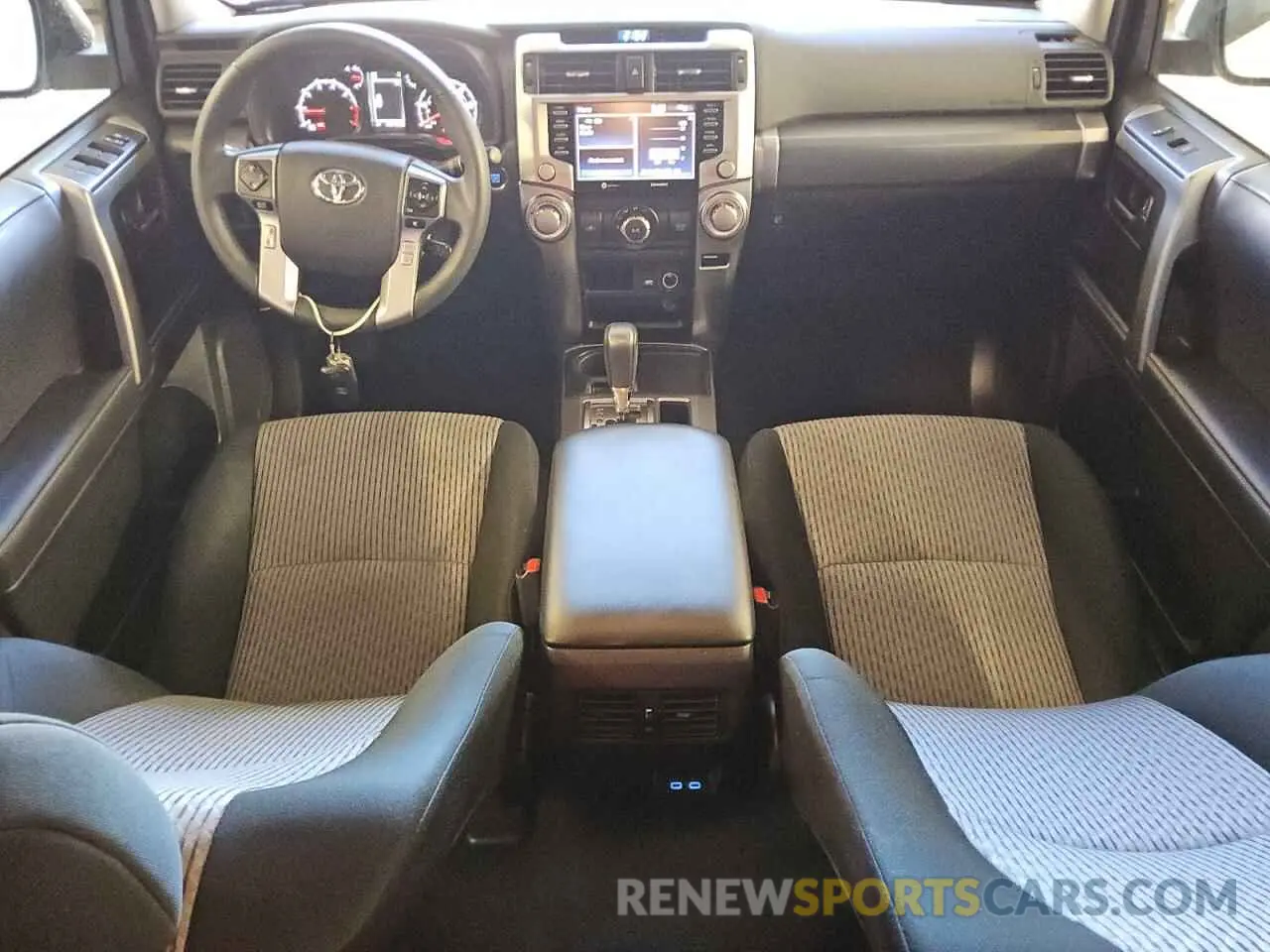 8 fotografías del automóvil dañado JTEEU5JR1R5312442 TOYOTA 4RUNNER 2024