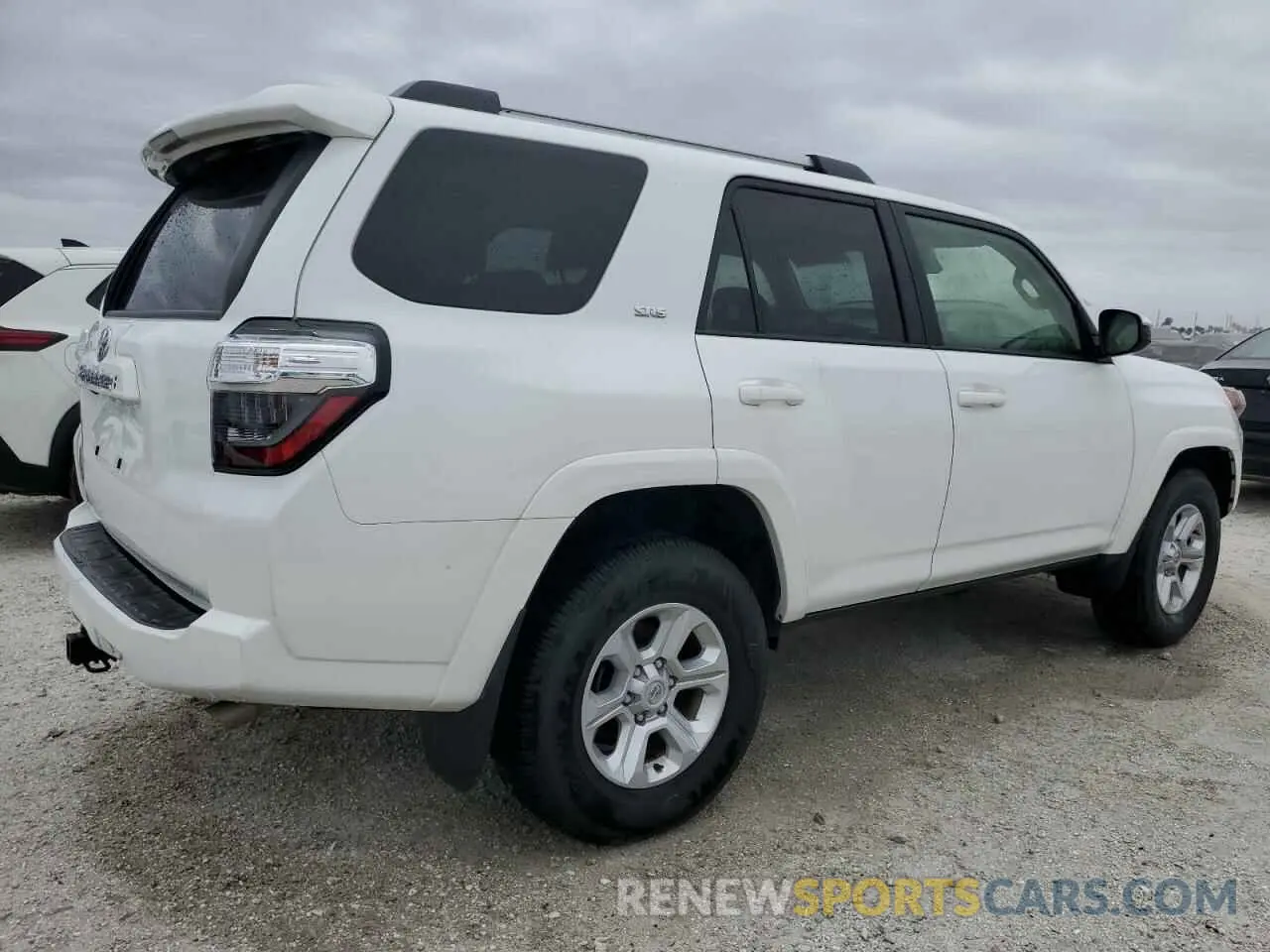 3 fotografías del automóvil dañado JTEEU5JR2R5305922 TOYOTA 4RUNNER 2024