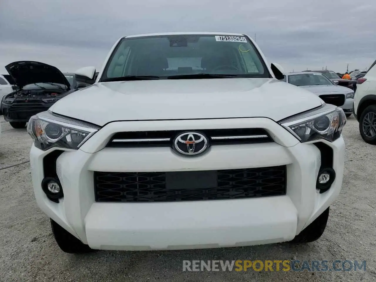 5 fotografías del automóvil dañado JTEEU5JR2R5305922 TOYOTA 4RUNNER 2024
